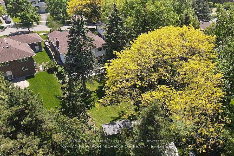 Photo 5 of 8 Meadowglade Crescent, North York, Henry Farm — HOMEH