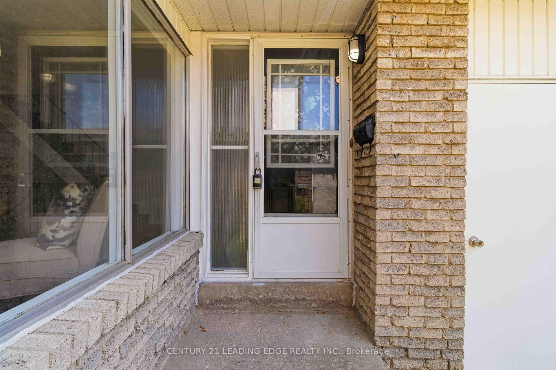 Photo 8 of 27 Coach Liteway, North York, Westminster-Branson — HOMEH