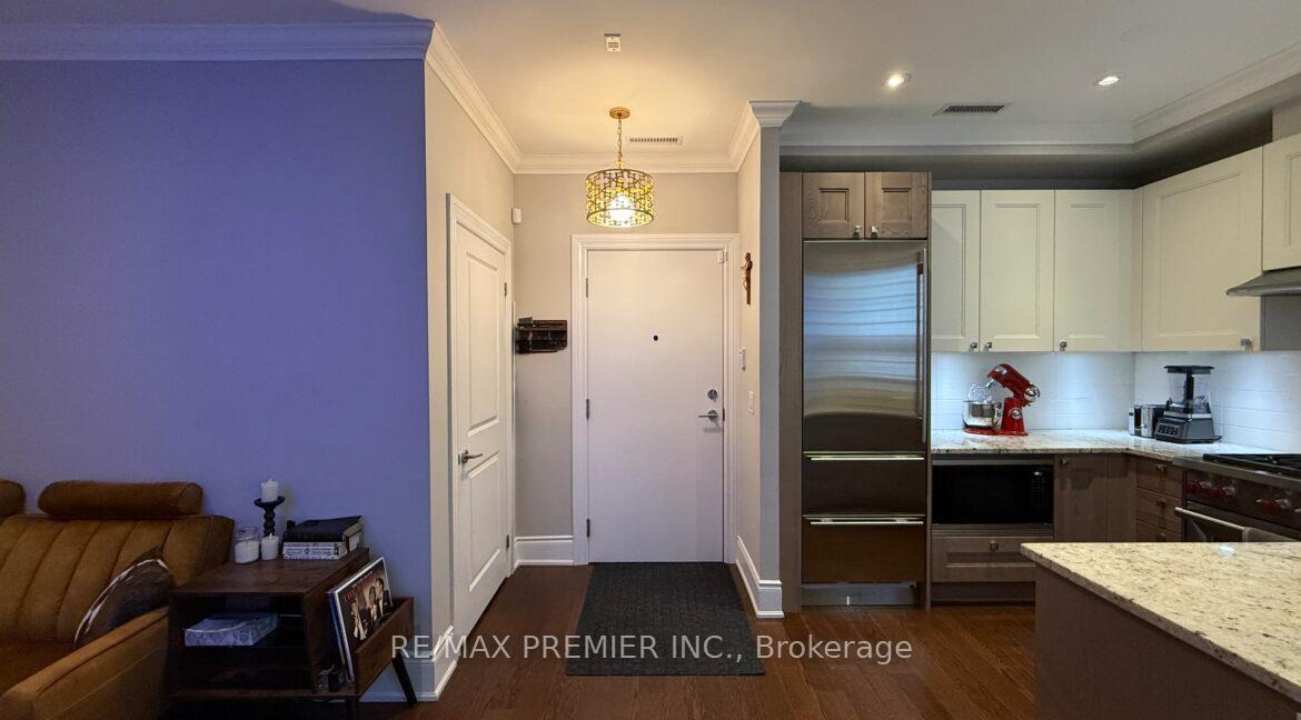 Photo 3 of Unit 212, 10360 Islington Avenue, Vaughan, Kleinburg — HOMEH