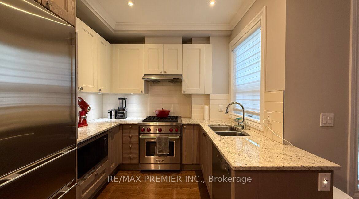 Photo 5 of Unit 212, 10360 Islington Avenue, Vaughan, Kleinburg — HOMEH