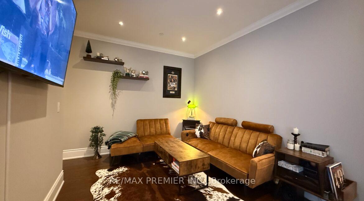Photo 6 of Unit 212, 10360 Islington Avenue, Vaughan, Kleinburg — HOMEH