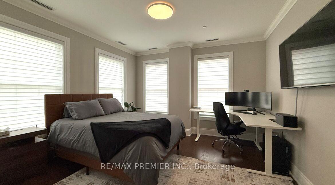 Photo 8 of Unit 212, 10360 Islington Avenue, Vaughan, Kleinburg — HOMEH