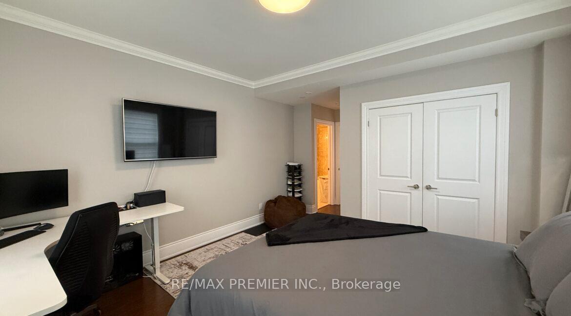 Photo 9 of Unit 212, 10360 Islington Avenue, Vaughan, Kleinburg — HOMEH