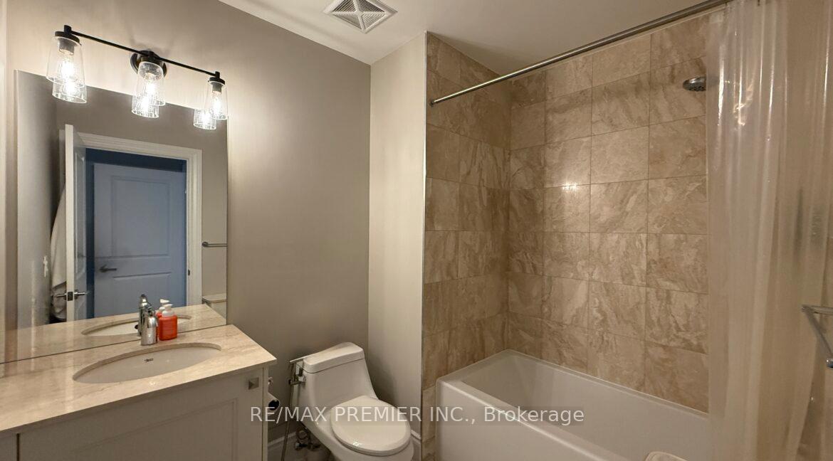 Photo 11 of Unit 212, 10360 Islington Avenue, Vaughan, Kleinburg — HOMEH