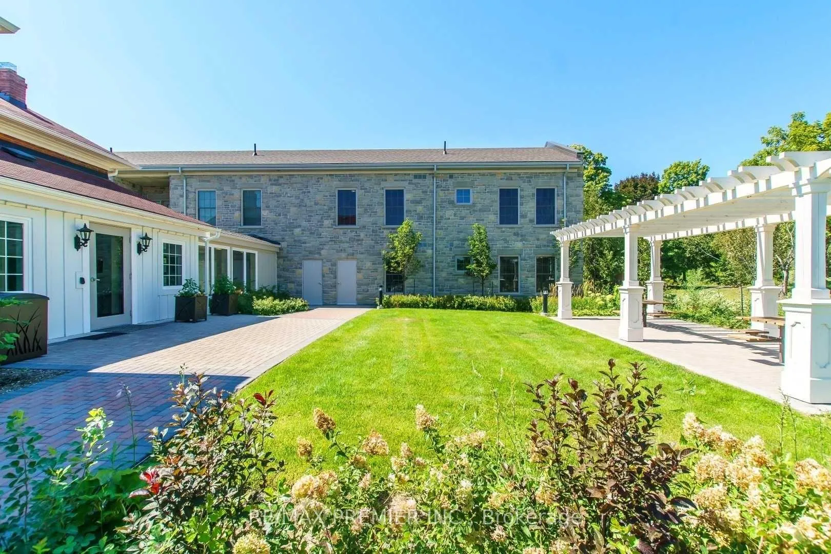 Photo 15 of Unit 212, 10360 Islington Avenue, Vaughan, Kleinburg — HOMEH