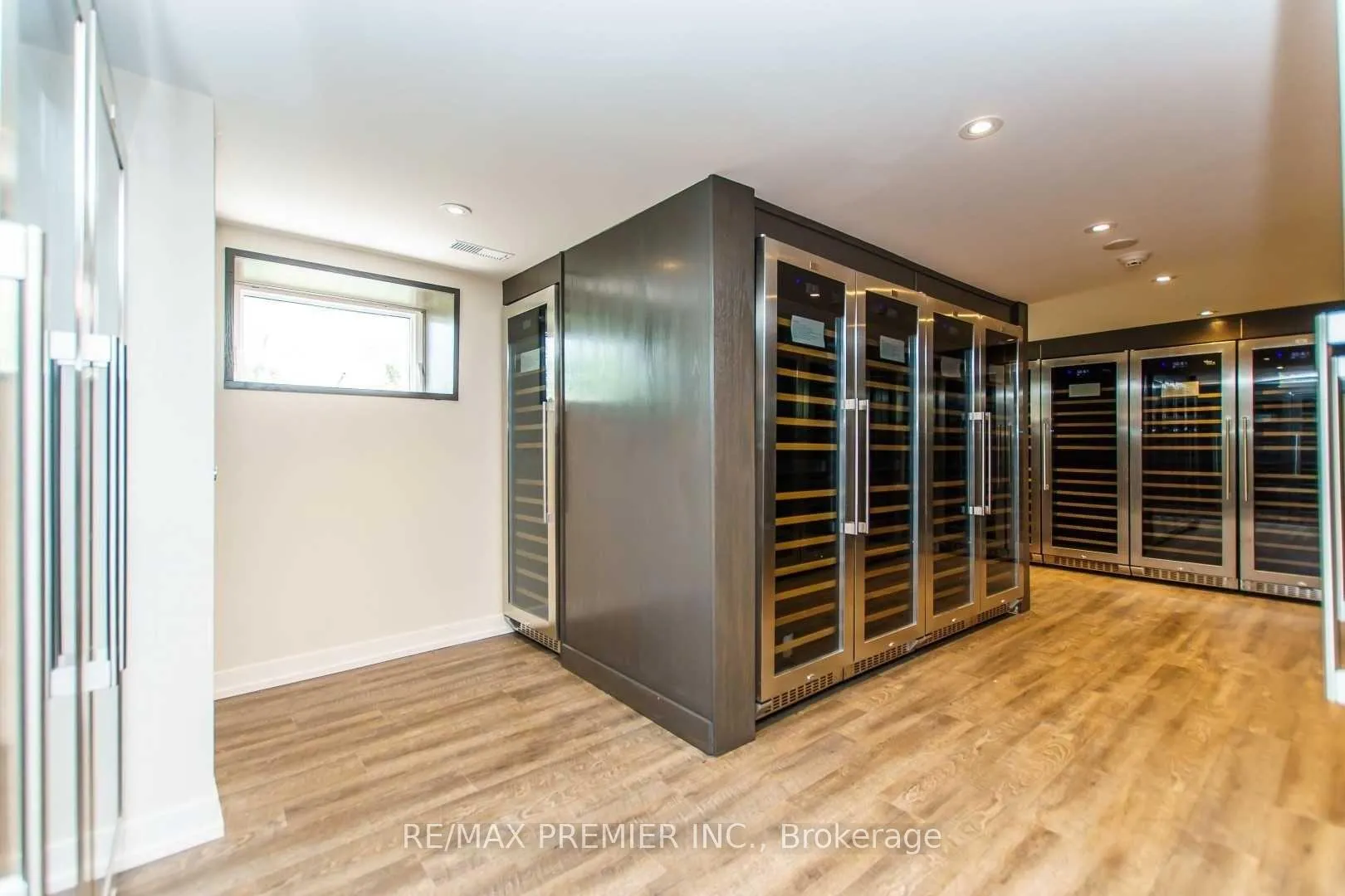 Photo 12 of Unit 212, 10360 Islington Avenue, Vaughan, Kleinburg — HOMEH