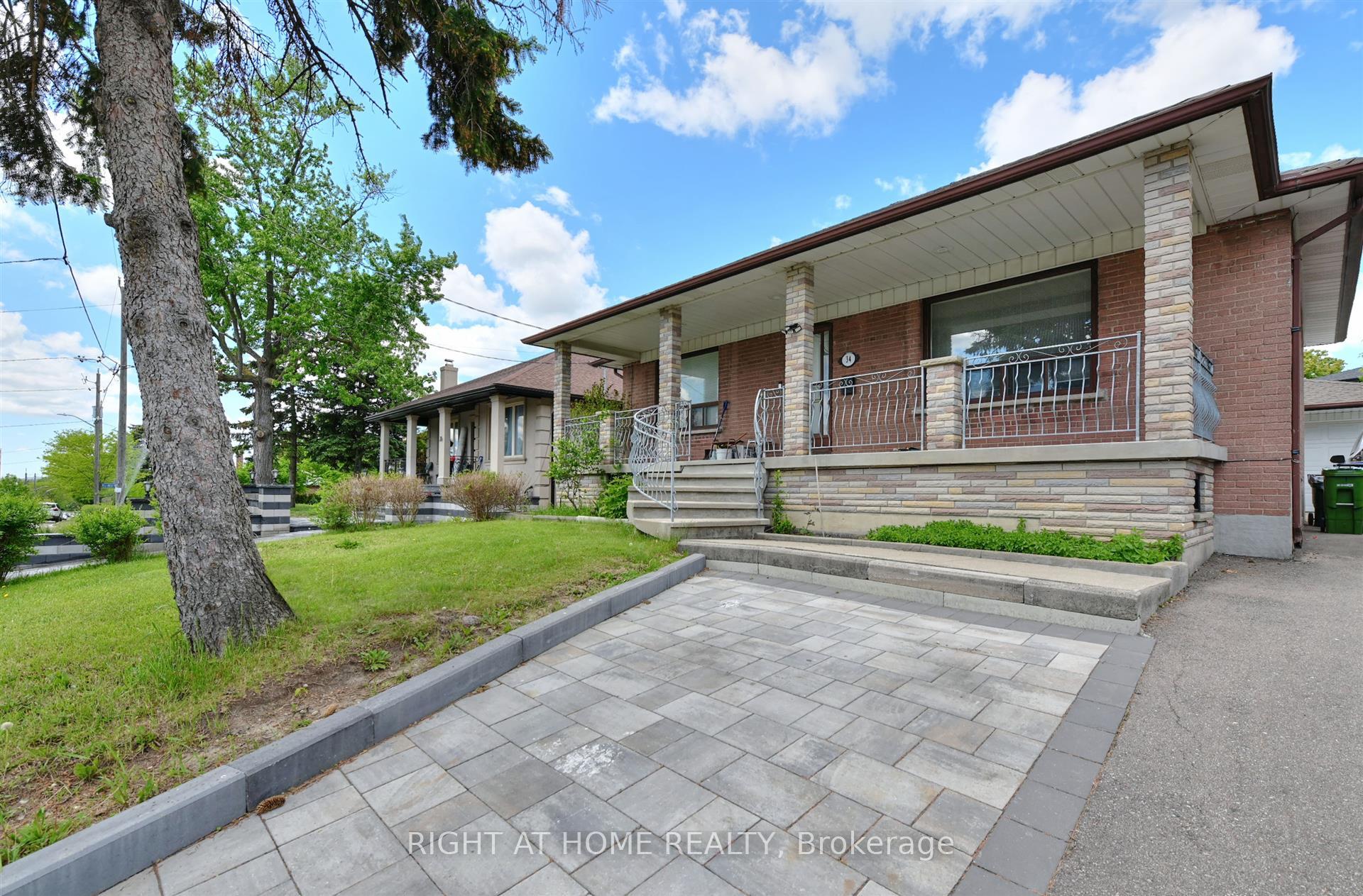 Photo 2 of 34 William Cragg Drive, North York, Downsview-Roding-CFB — HOMEH