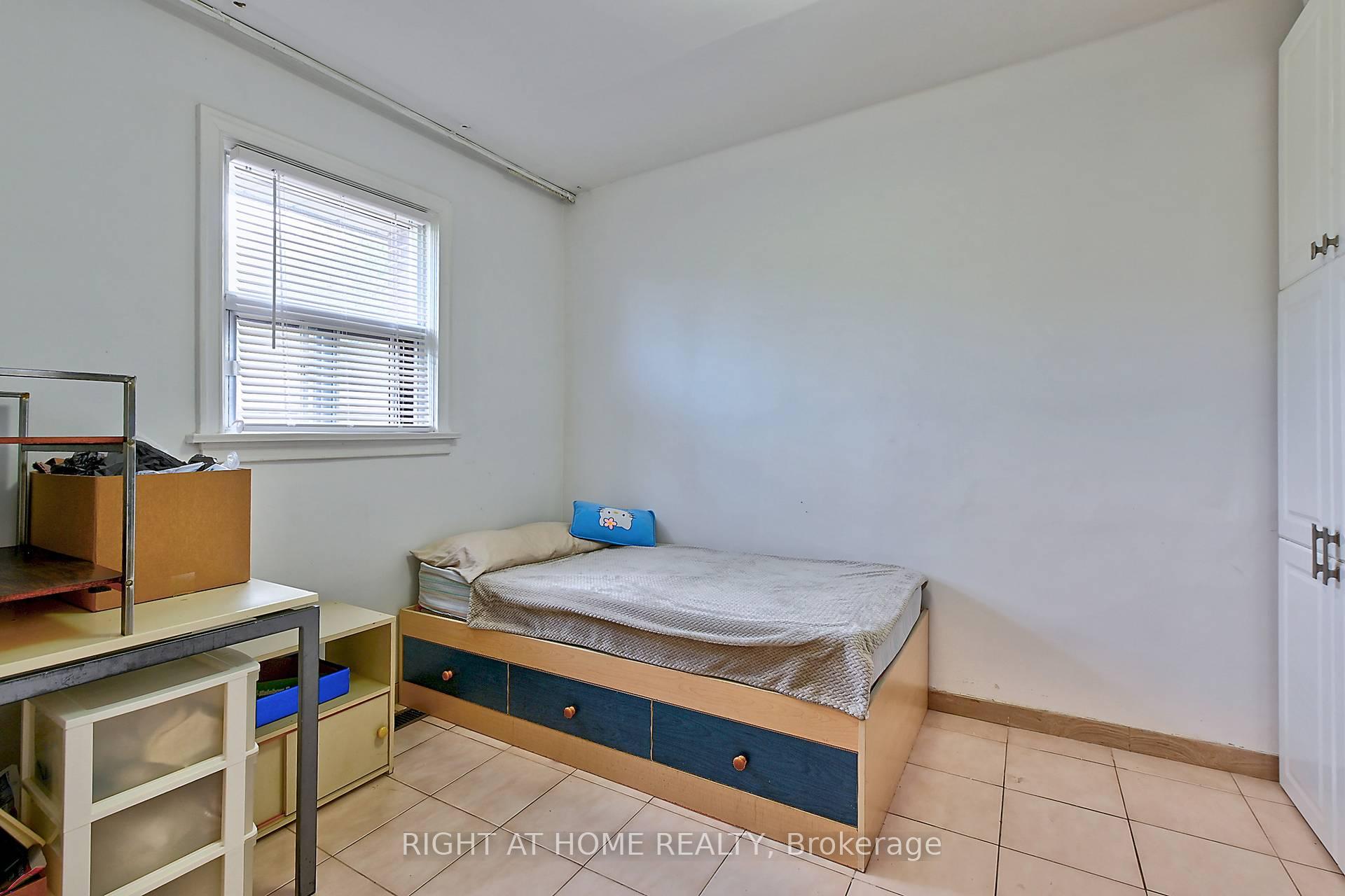 Photo 8 of 34 William Cragg Drive, North York, Downsview-Roding-CFB — HOMEH