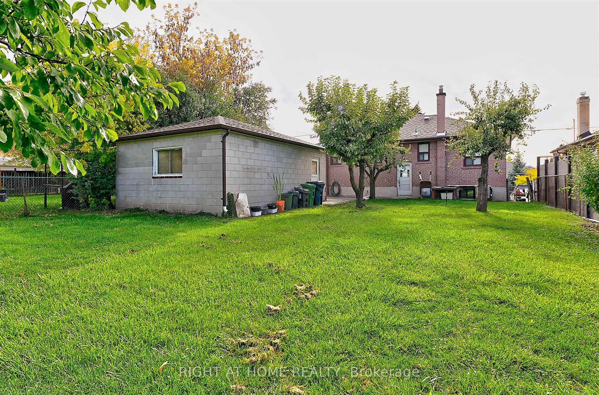 Photo 9 of 34 William Cragg Drive, North York, Downsview-Roding-CFB — HOMEH