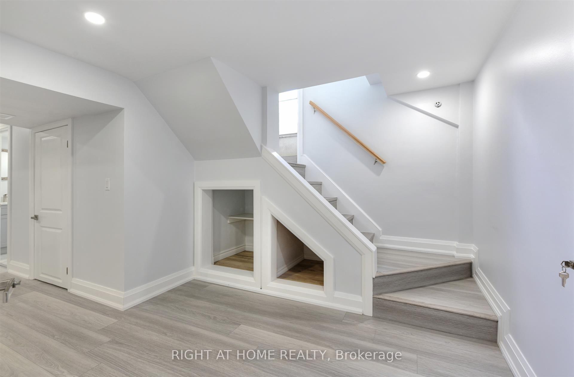 Photo 11 of 34 William Cragg Drive, North York, Downsview-Roding-CFB — HOMEH