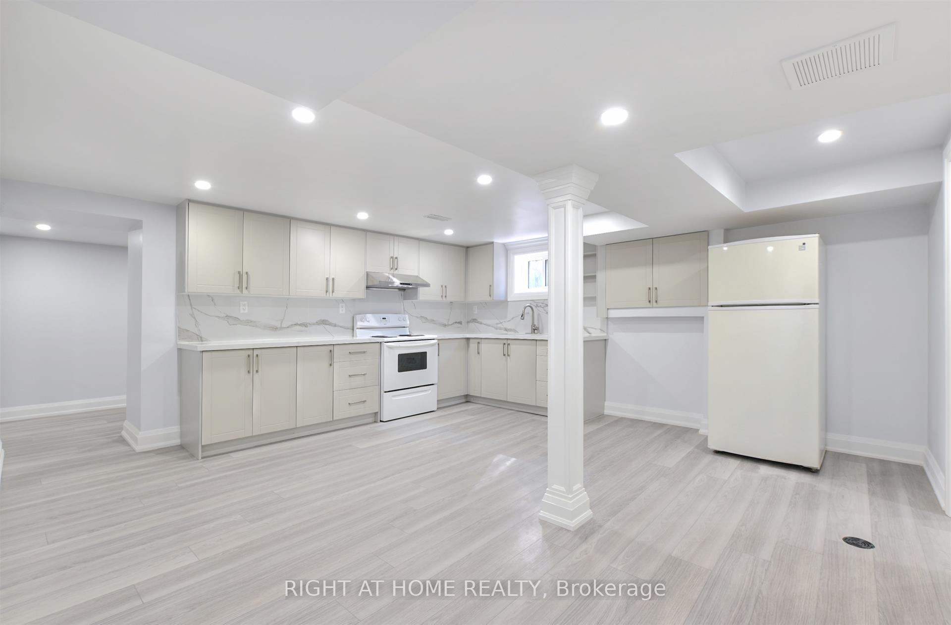 Photo 13 of 34 William Cragg Drive, North York, Downsview-Roding-CFB — HOMEH