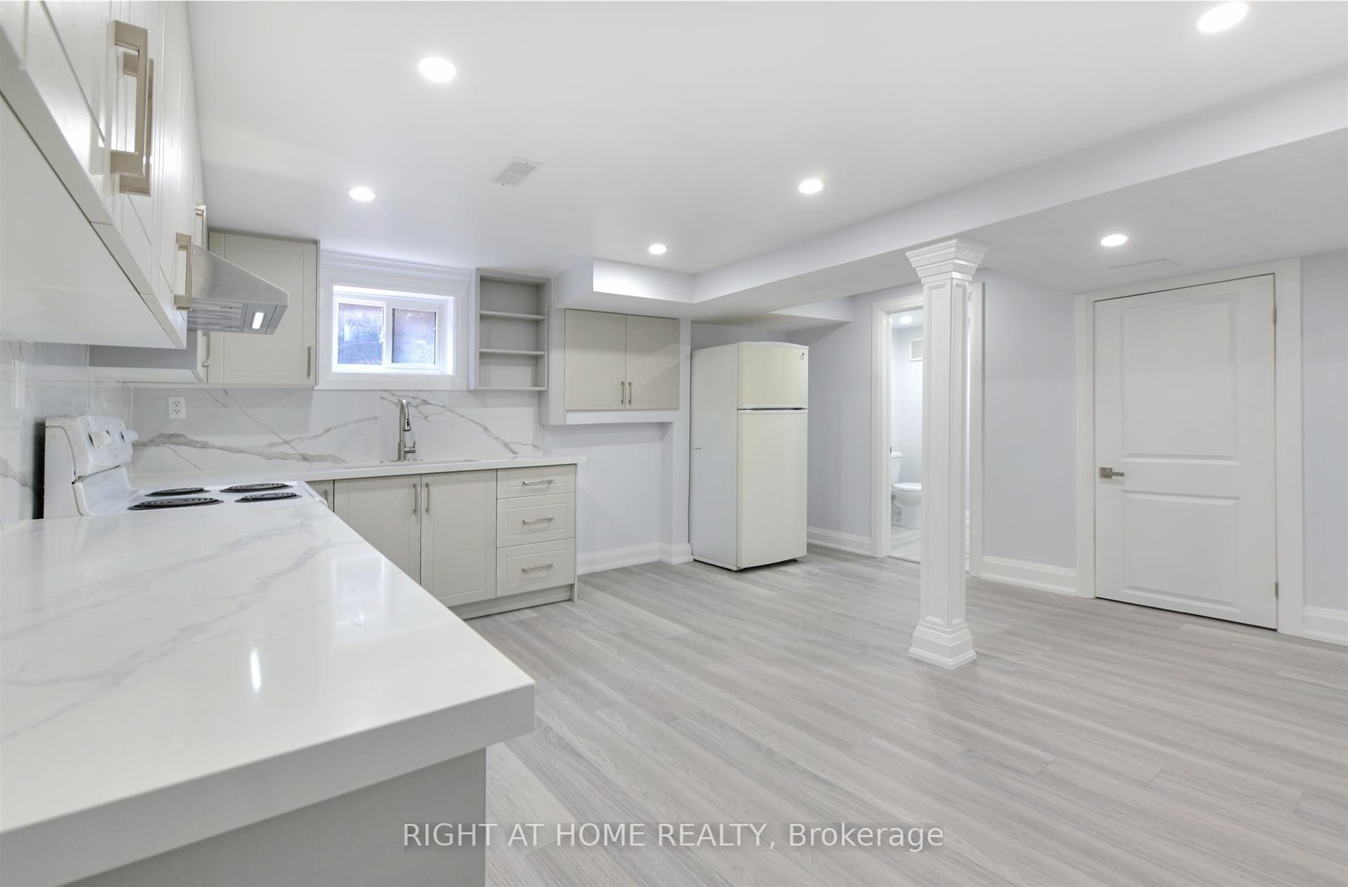 Photo 16 of 34 William Cragg Drive, North York, Downsview-Roding-CFB — HOMEH