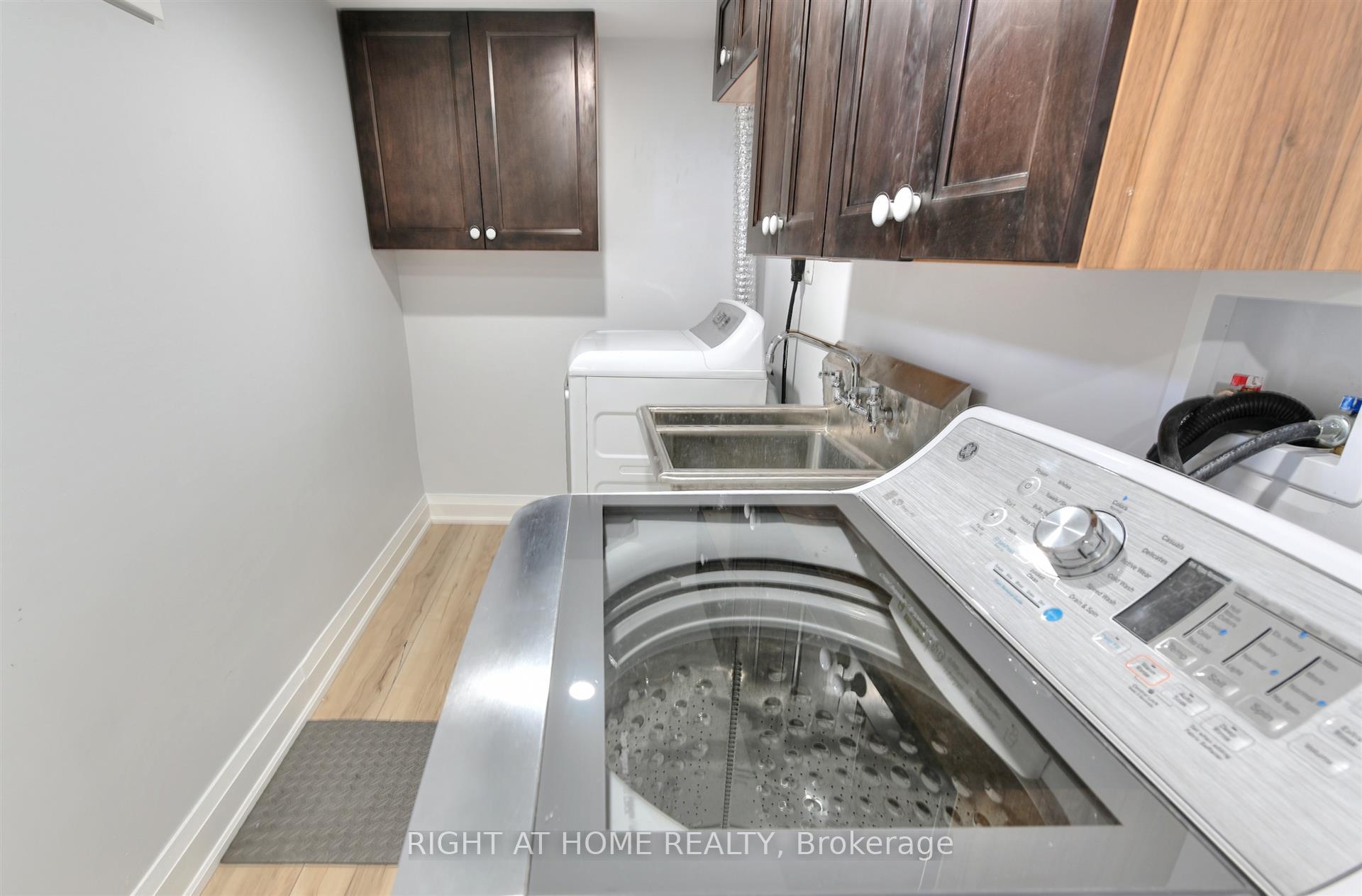 Photo 20 of 34 William Cragg Drive, North York, Downsview-Roding-CFB — HOMEH