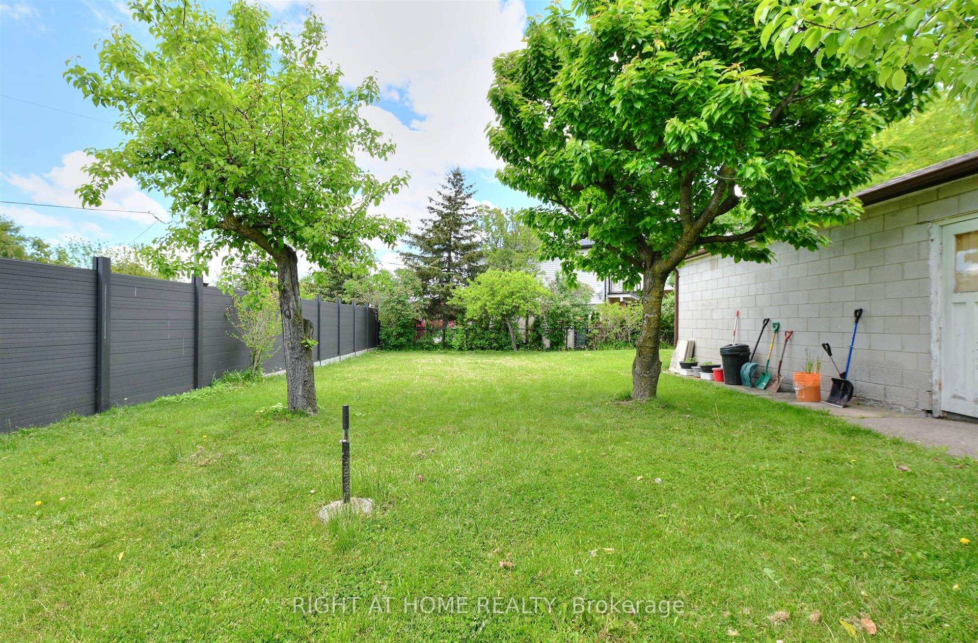 Photo 21 of 34 William Cragg Drive, North York, Downsview-Roding-CFB — HOMEH
