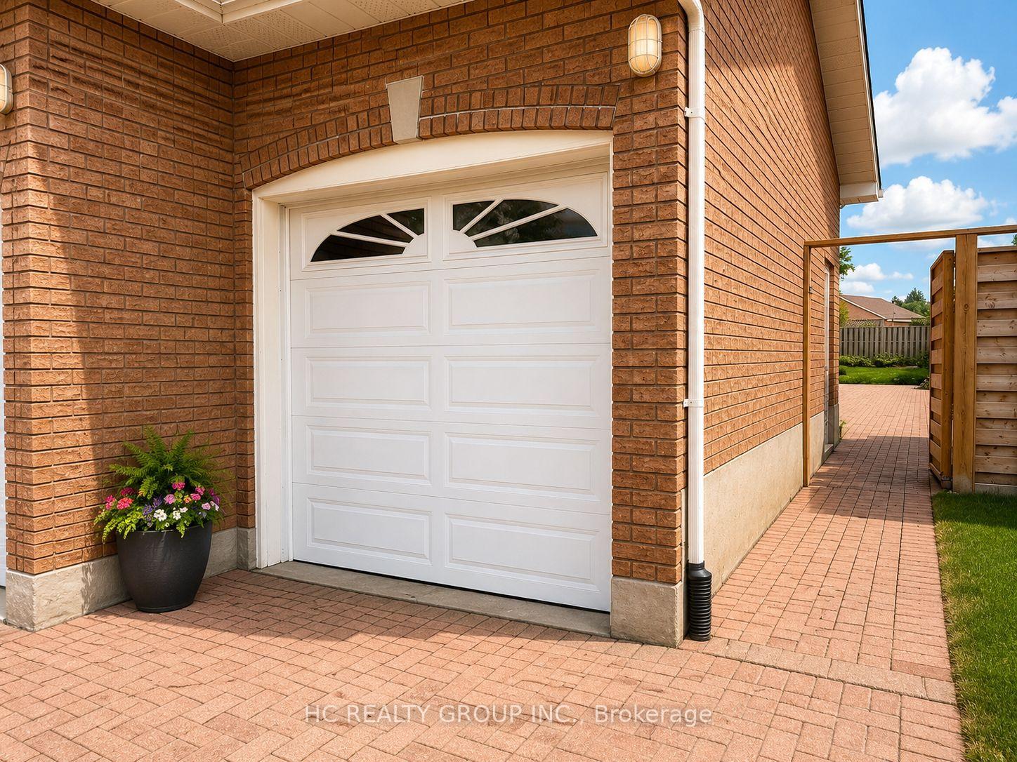 Photo 2 of 63 Santa Barbara Place E, Vaughan, East Woodbridge — HOMEH