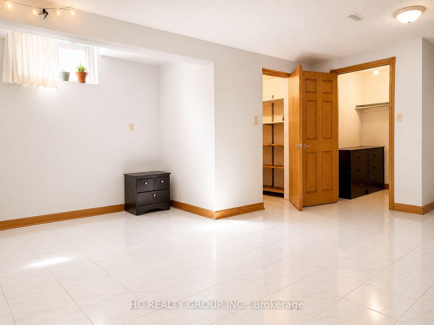Photo 5 of 63 Santa Barbara Place E, Vaughan, East Woodbridge — HOMEH