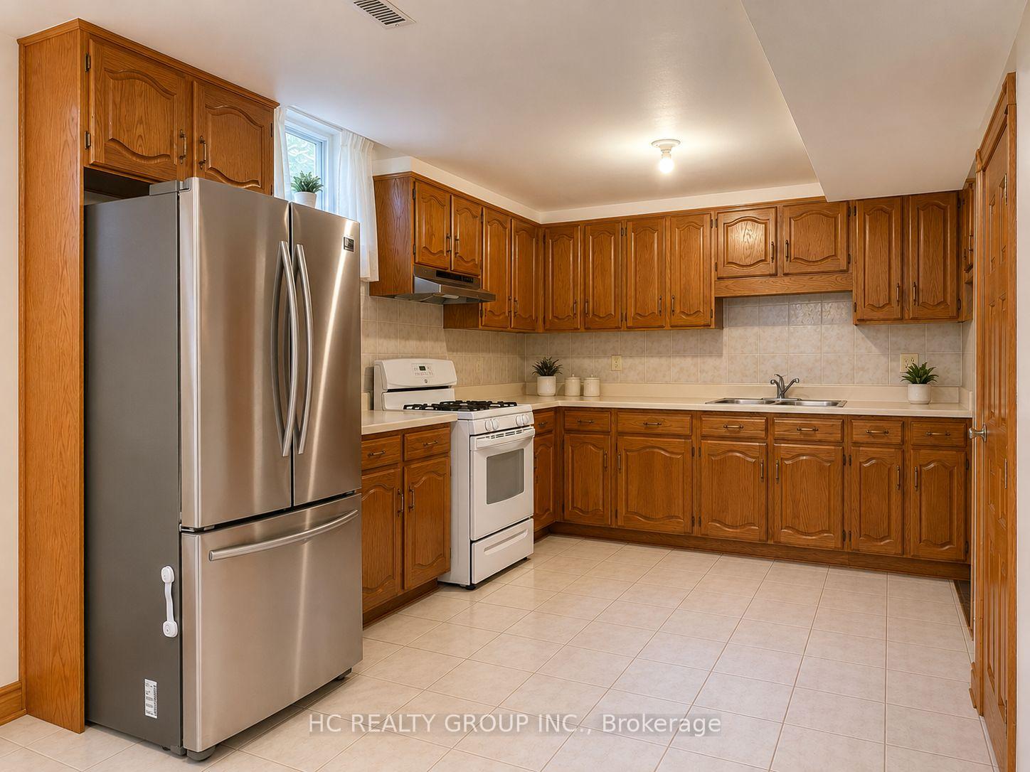 Photo 8 of 63 Santa Barbara Place E, Vaughan, East Woodbridge — HOMEH