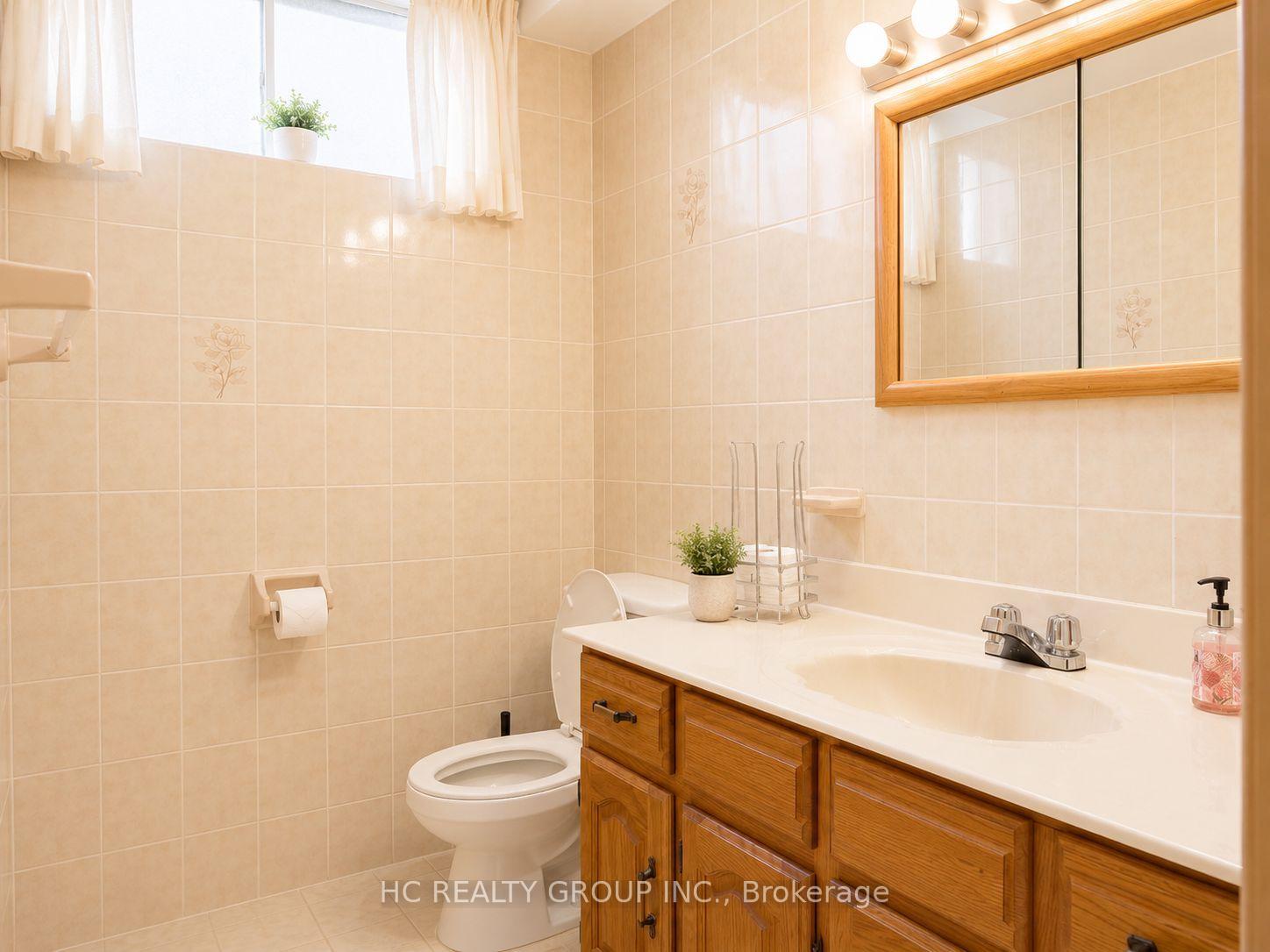 Photo 9 of 63 Santa Barbara Place E, Vaughan, East Woodbridge — HOMEH