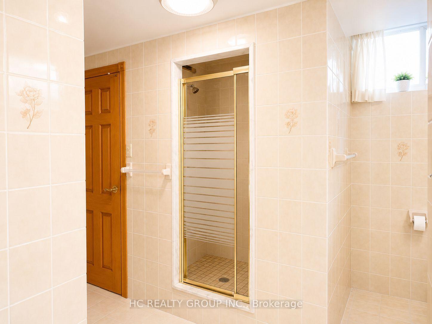 Photo 10 of 63 Santa Barbara Place E, Vaughan, East Woodbridge — HOMEH