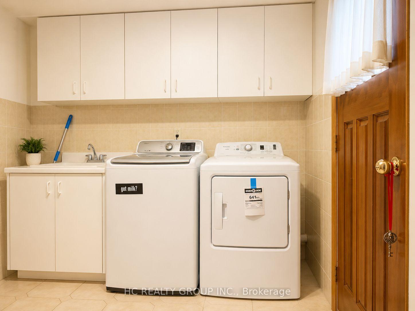 Photo 11 of 63 Santa Barbara Place E, Vaughan, East Woodbridge — HOMEH