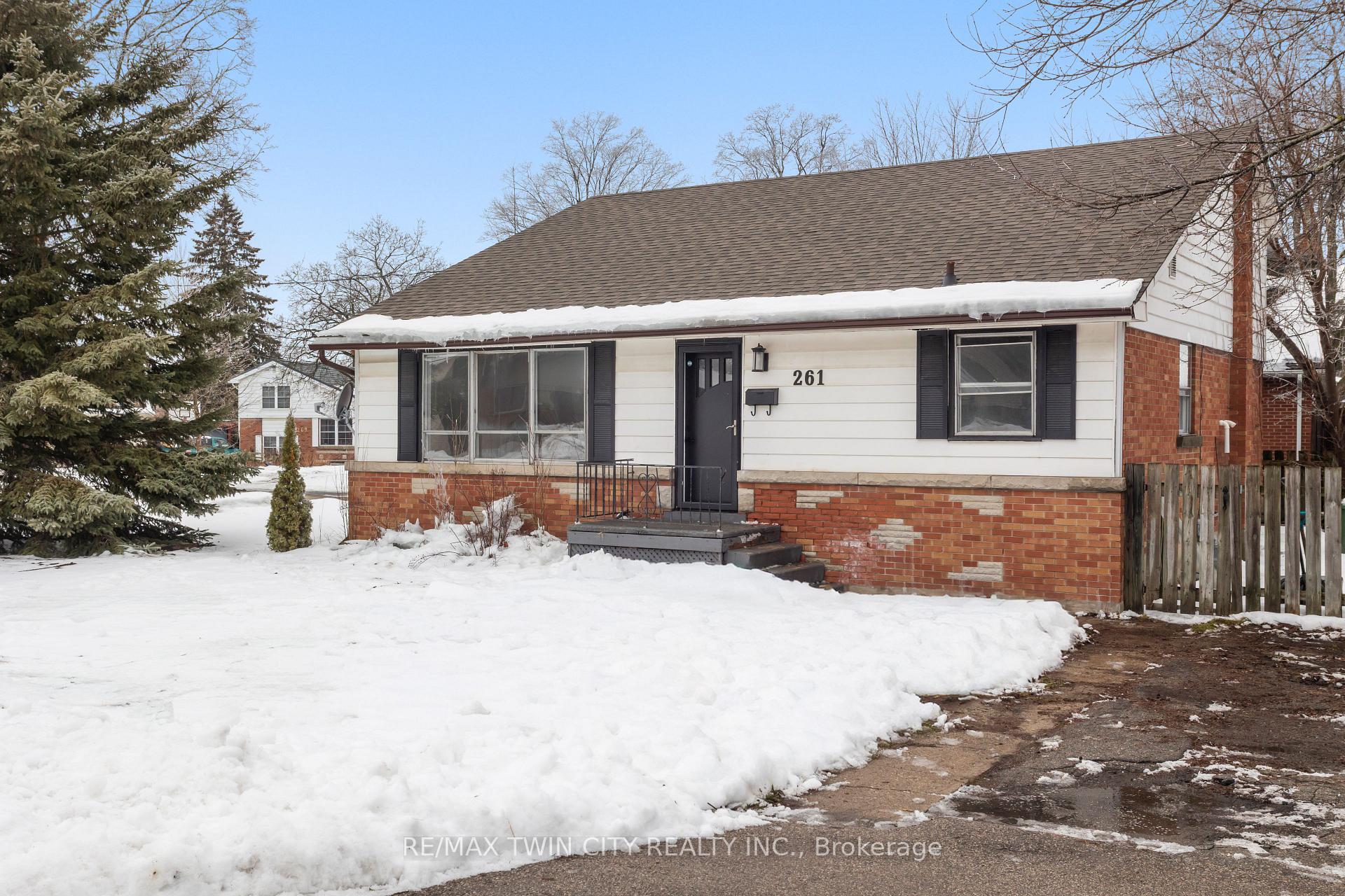 Photo 3 of 261 Water Street, Guelph, Dovercliffe Park/Old University — HOMEH