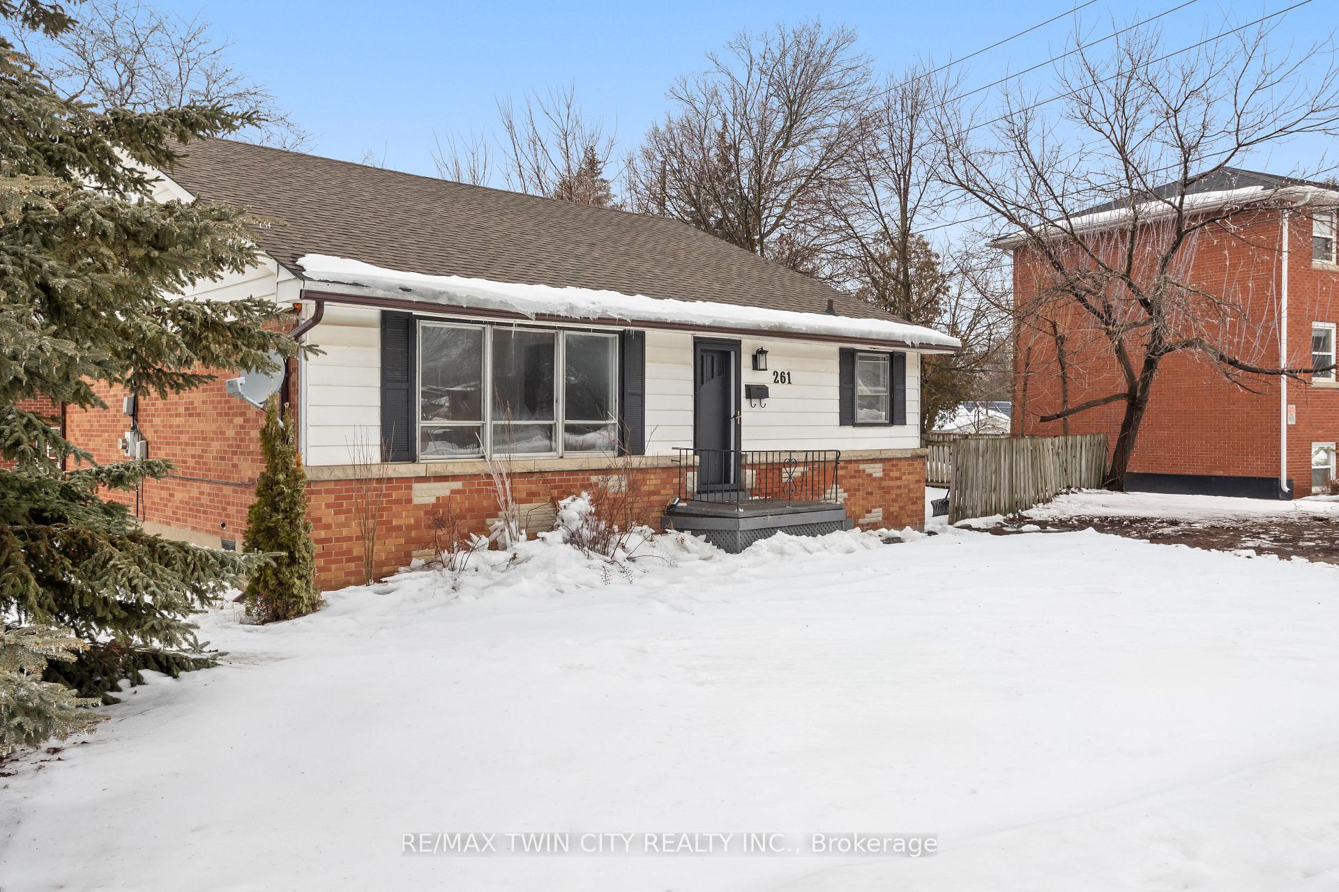 Photo 4 of 261 Water Street, Guelph, Dovercliffe Park/Old University — HOMEH