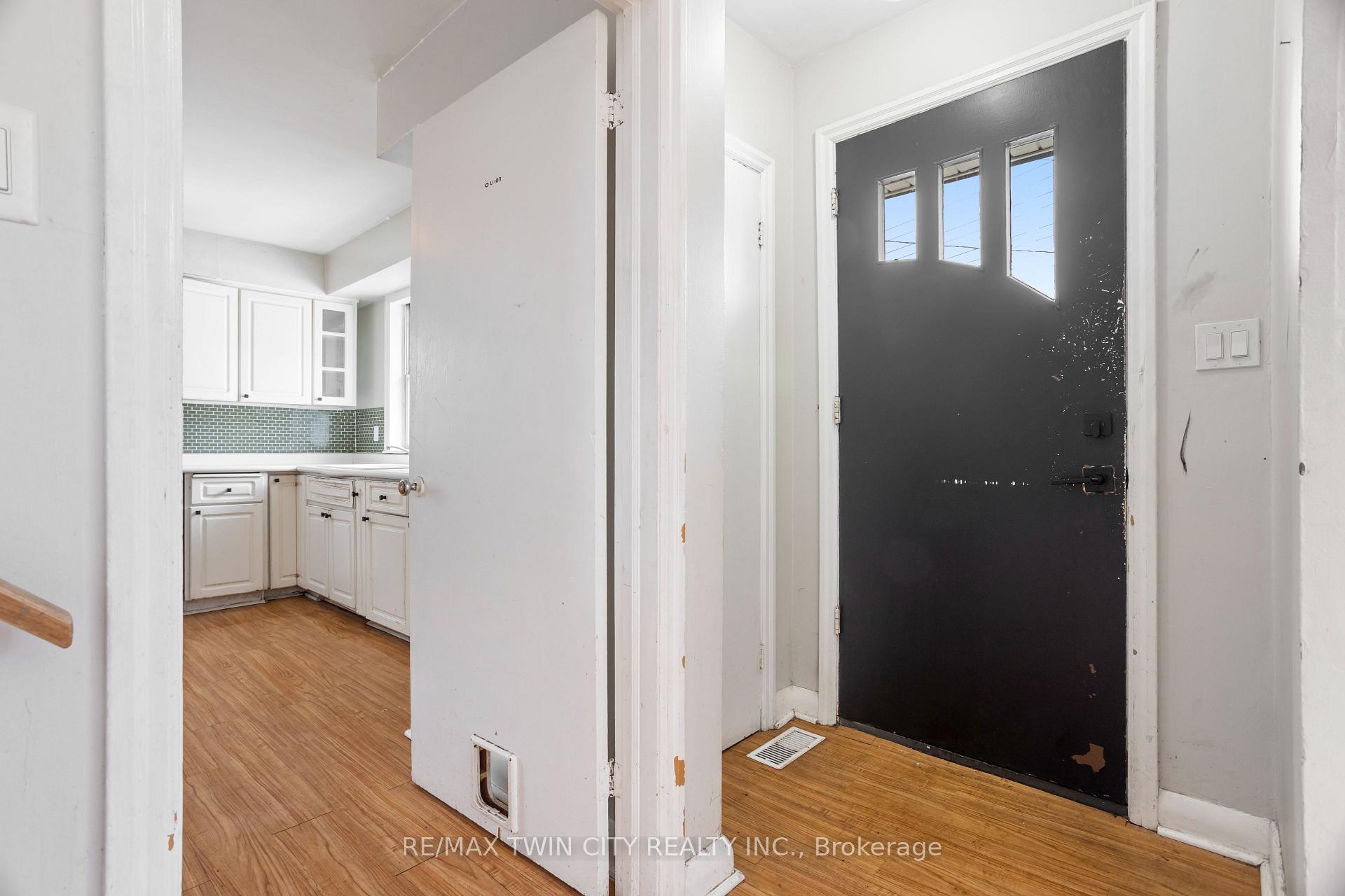 Photo 7 of 261 Water Street, Guelph, Dovercliffe Park/Old University — HOMEH