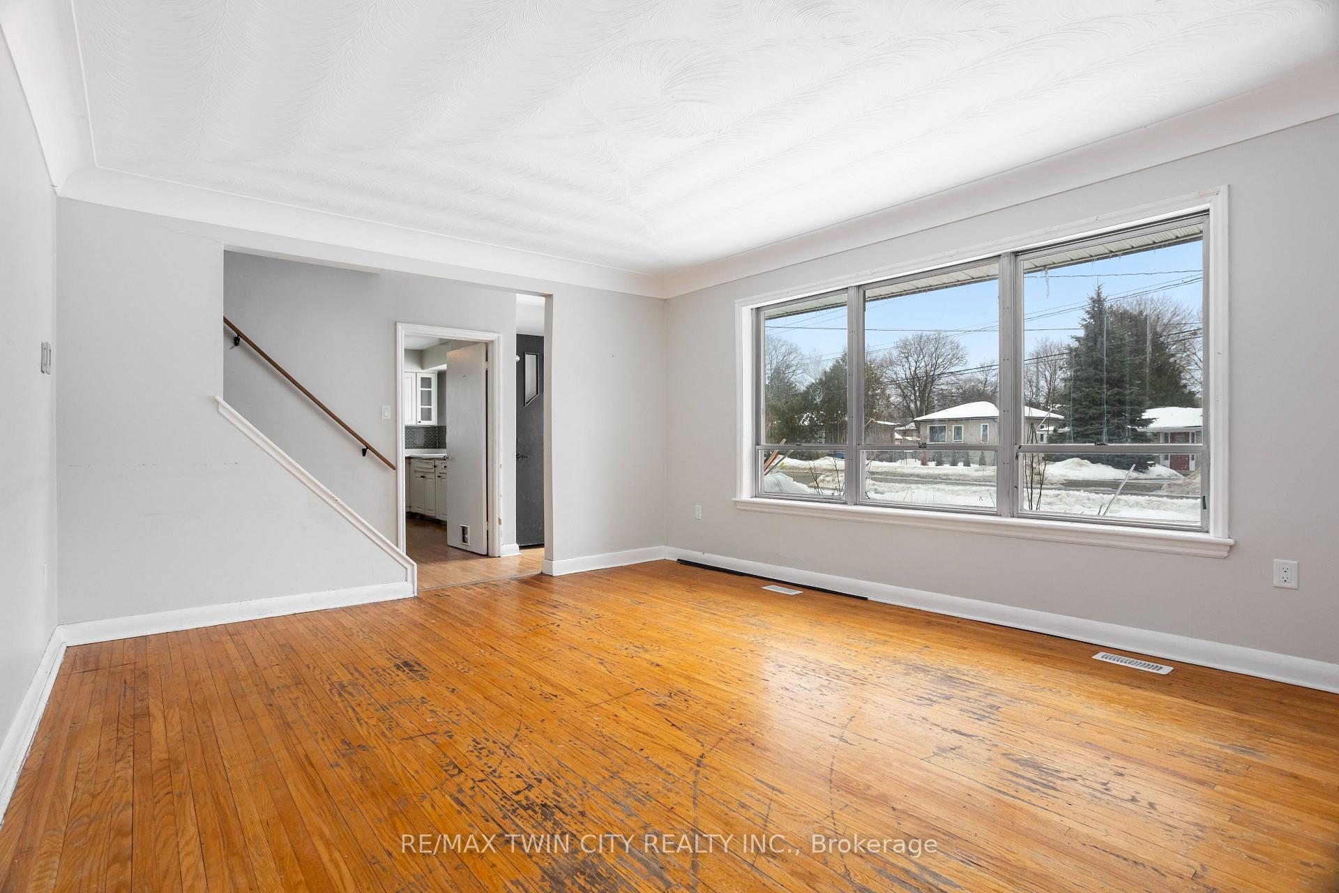 Photo 8 of 261 Water Street, Guelph, Dovercliffe Park/Old University — HOMEH