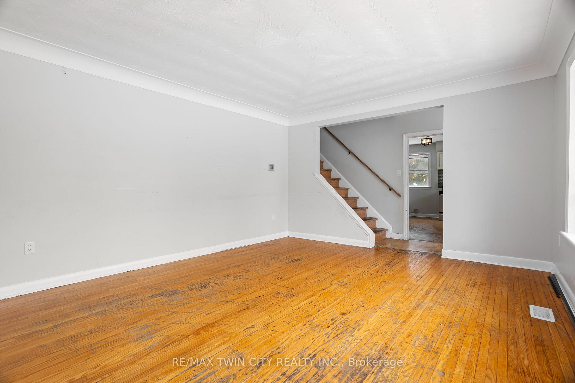 Photo 10 of 261 Water Street, Guelph, Dovercliffe Park/Old University — HOMEH