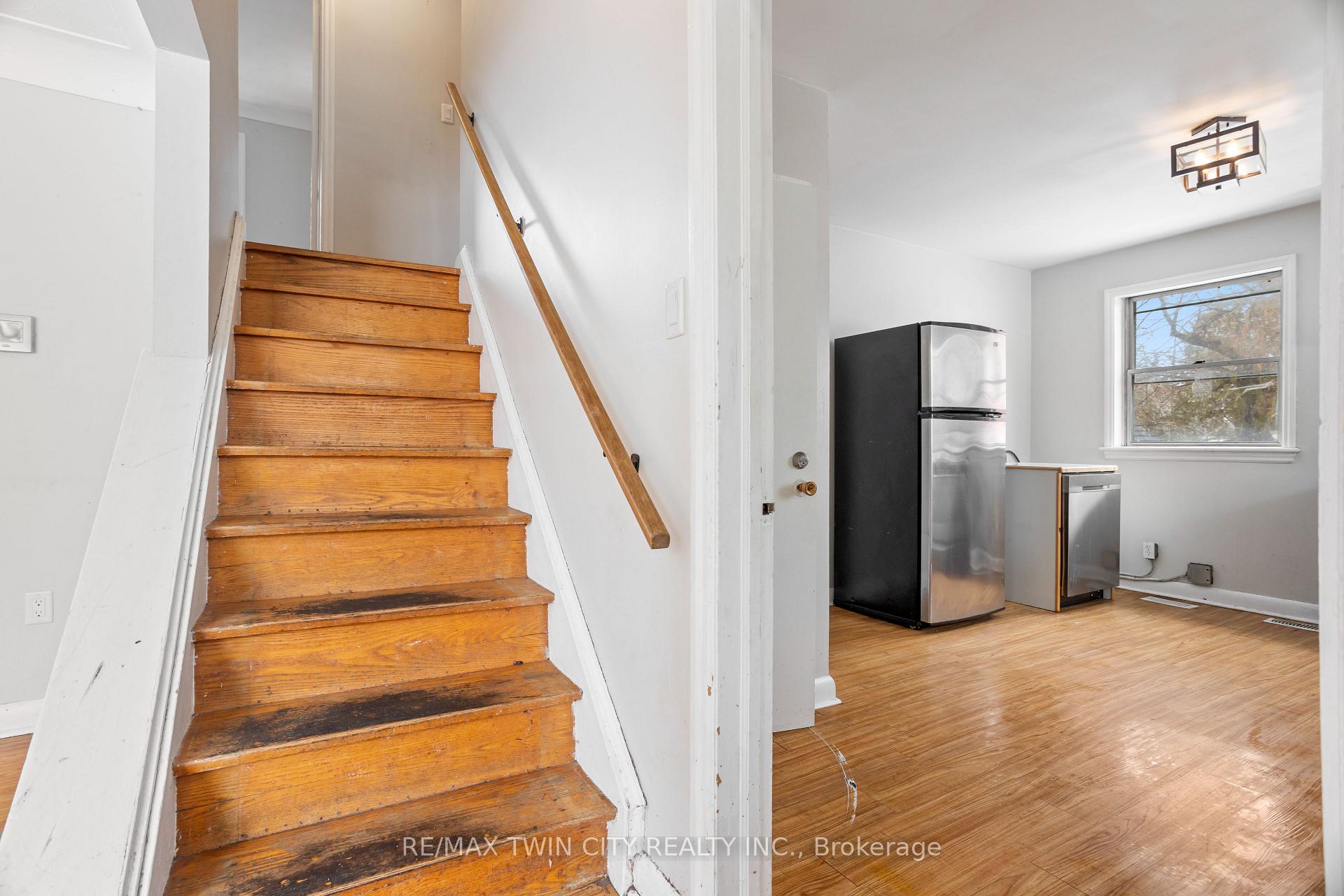 Photo 12 of 261 Water Street, Guelph, Dovercliffe Park/Old University — HOMEH