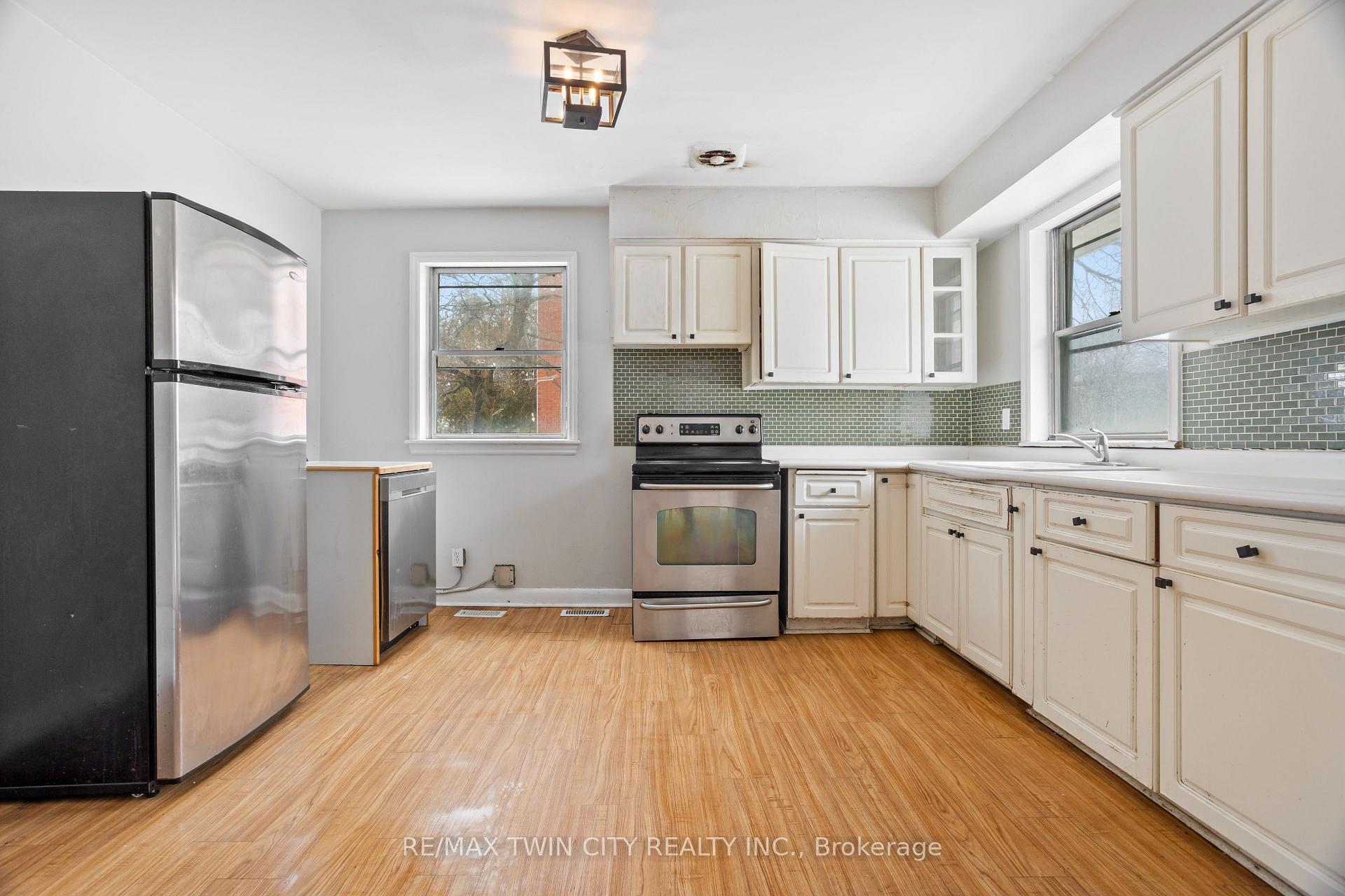 Photo 13 of 261 Water Street, Guelph, Dovercliffe Park/Old University — HOMEH