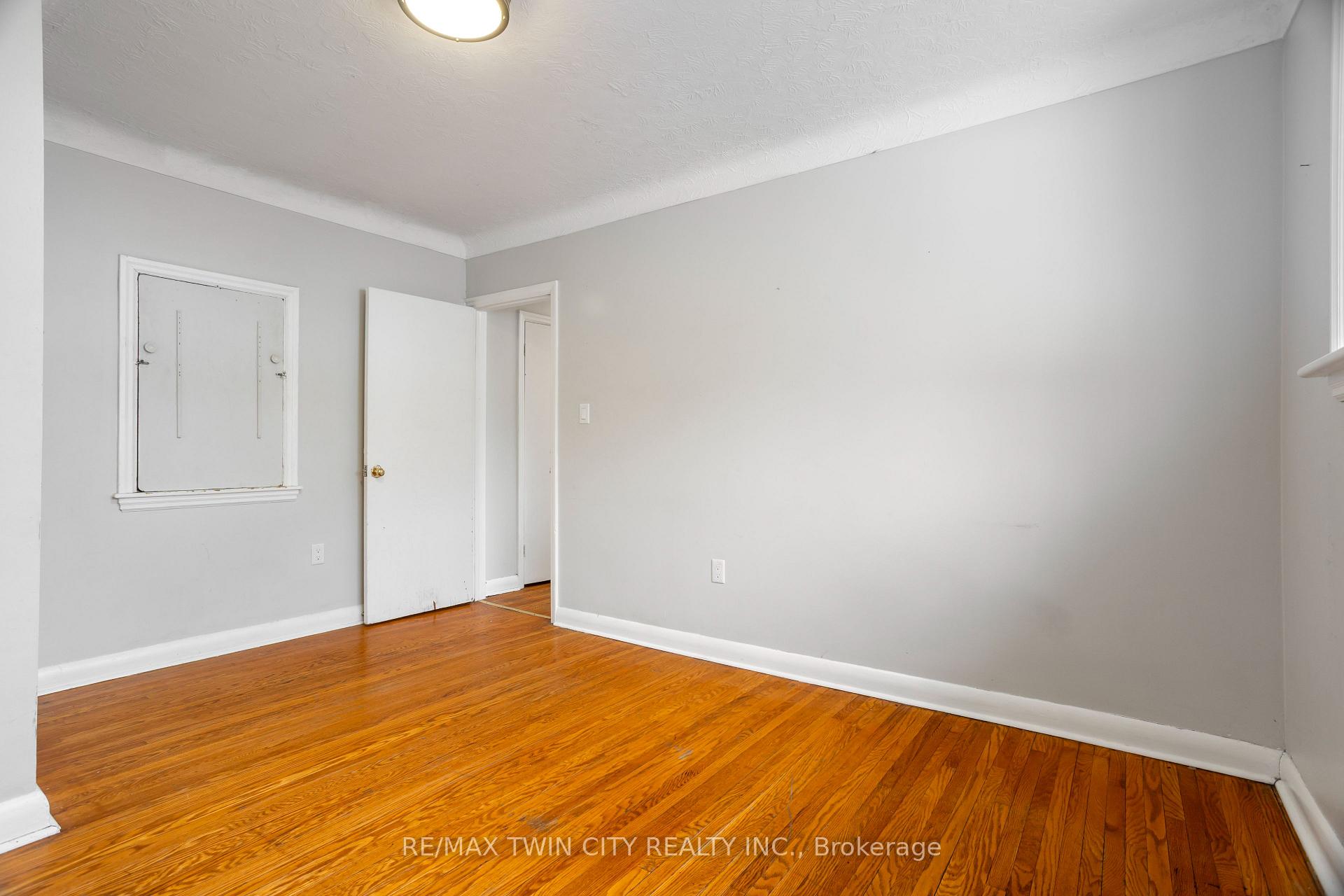 Photo 27 of 261 Water Street, Guelph, Dovercliffe Park/Old University — HOMEH