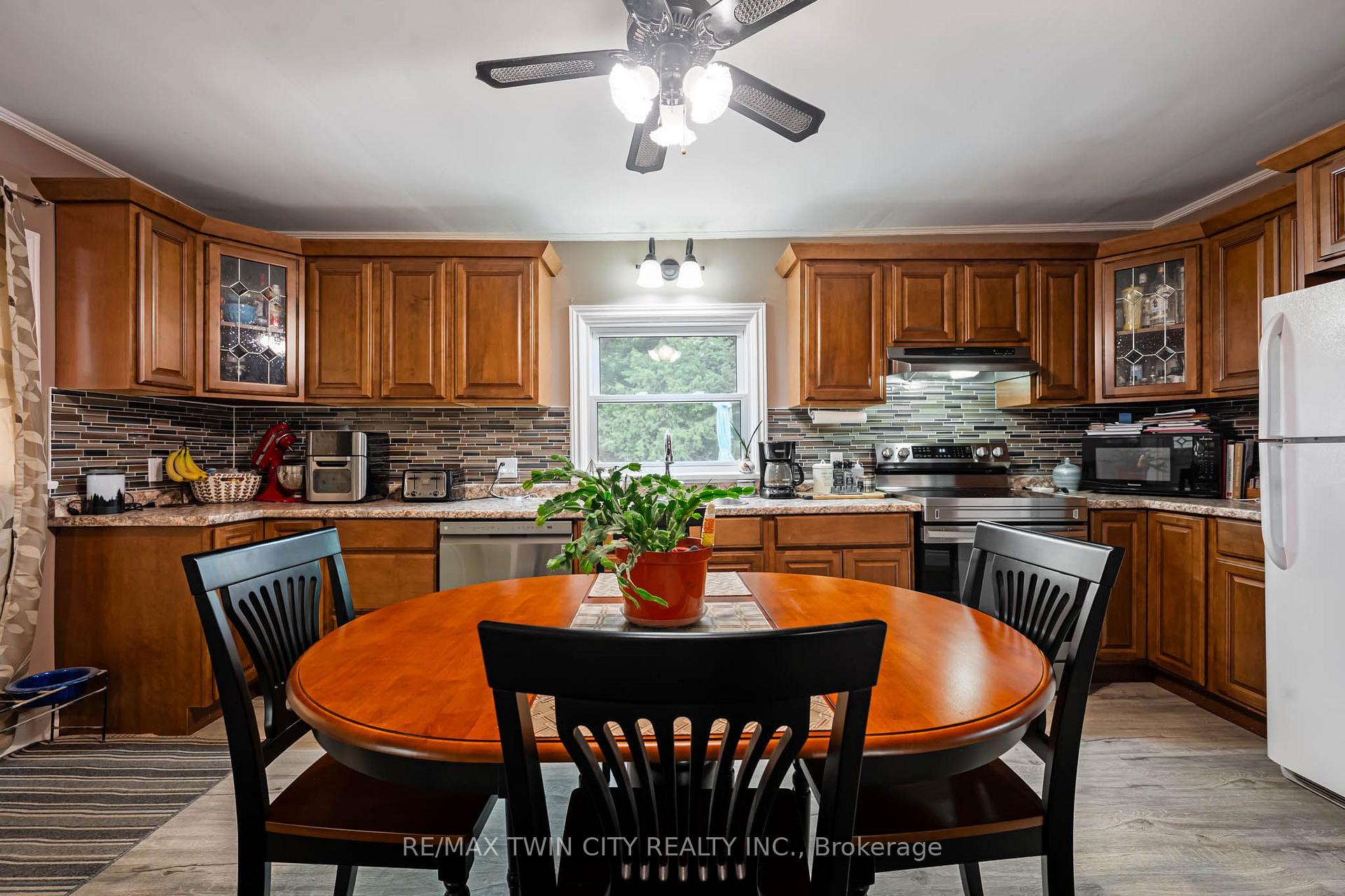 Photo 11 of 251 Main Street E, Southgate — HOMEH