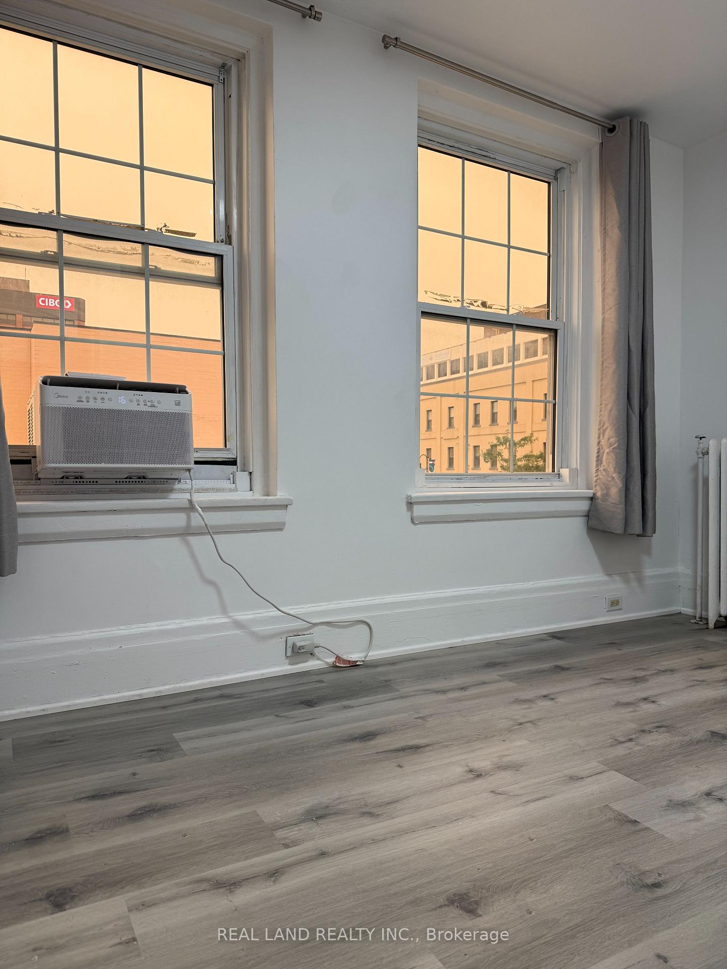 Photo 6 of Unit Unit 3, 31 King Street E, Oshawa, Central — HOMEH