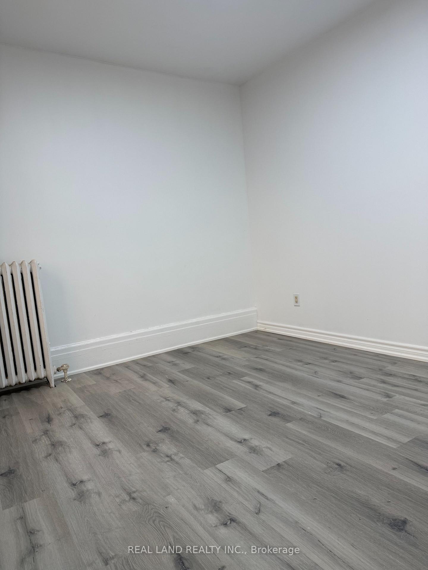 Photo 9 of Unit Unit 3, 31 King Street E, Oshawa, Central — HOMEH