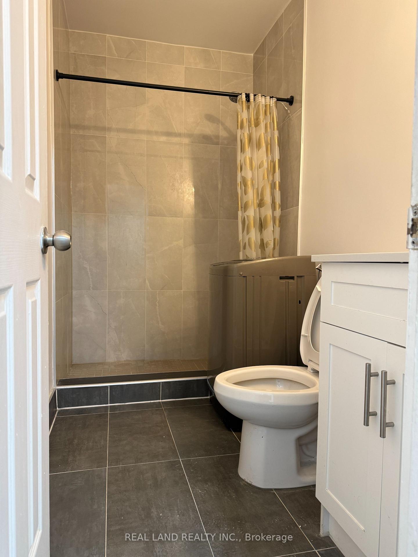 Photo 12 of Unit Unit 3, 31 King Street E, Oshawa, Central — HOMEH