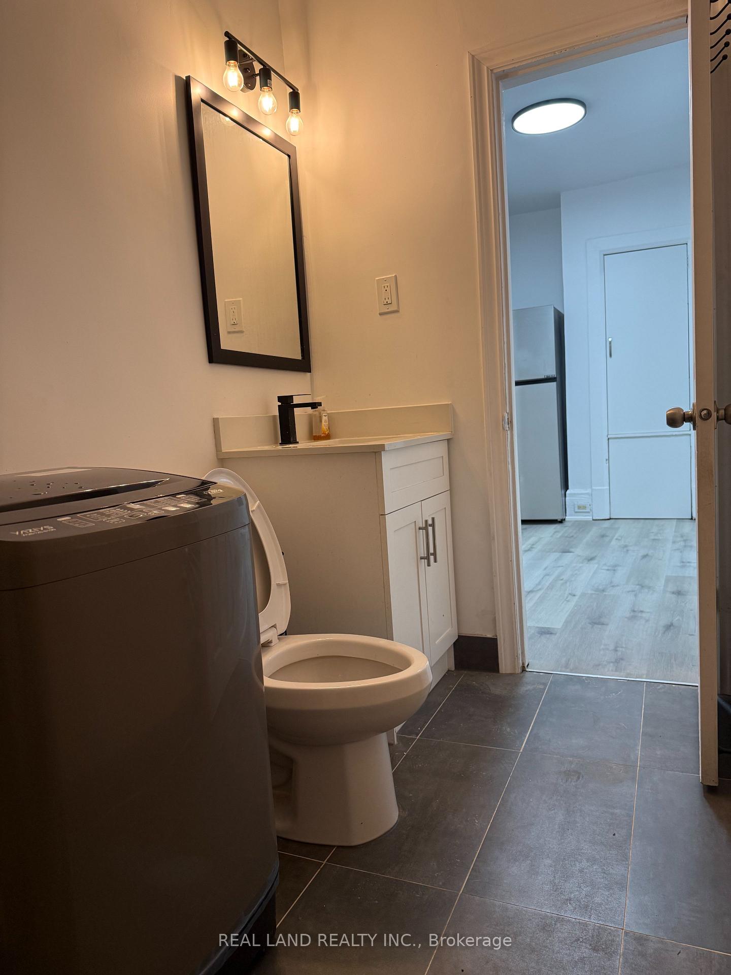 Photo 13 of Unit Unit 3, 31 King Street E, Oshawa, Central — HOMEH