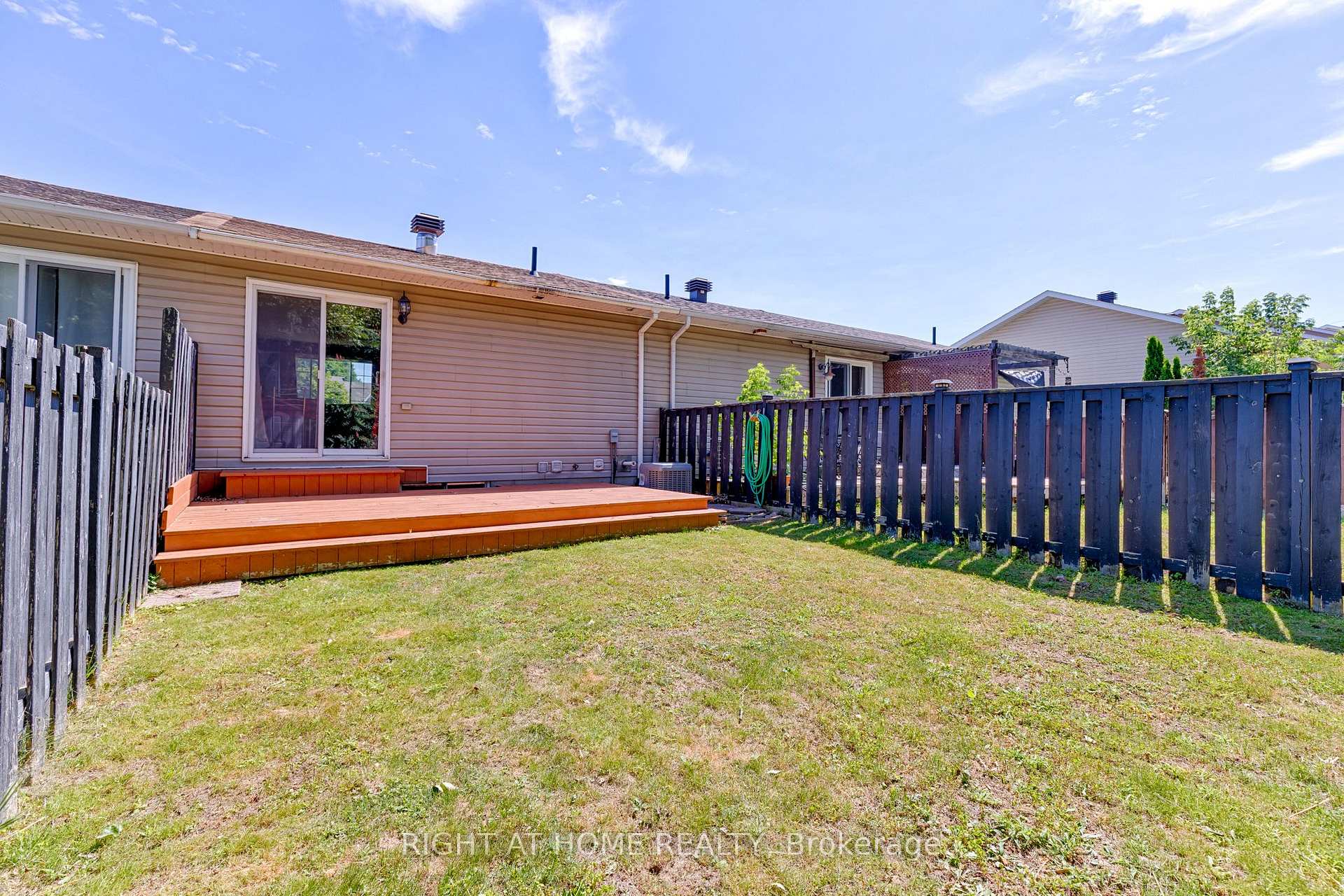 Photo 4 of 36 Northbrook Road, Petawawa, Petawawa — HOMEH