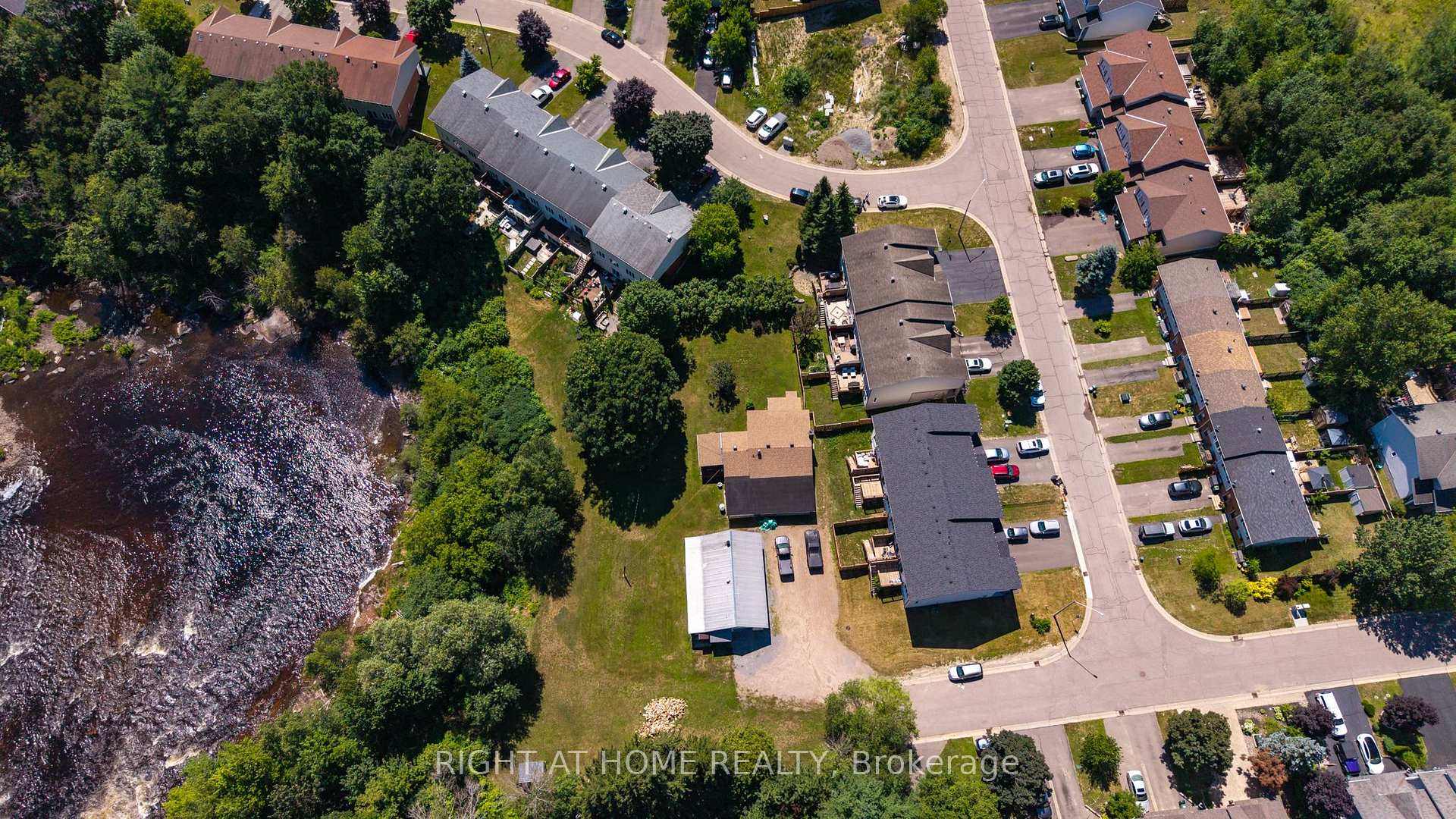 Photo 26 of 36 Northbrook Road, Petawawa, Petawawa — HOMEH