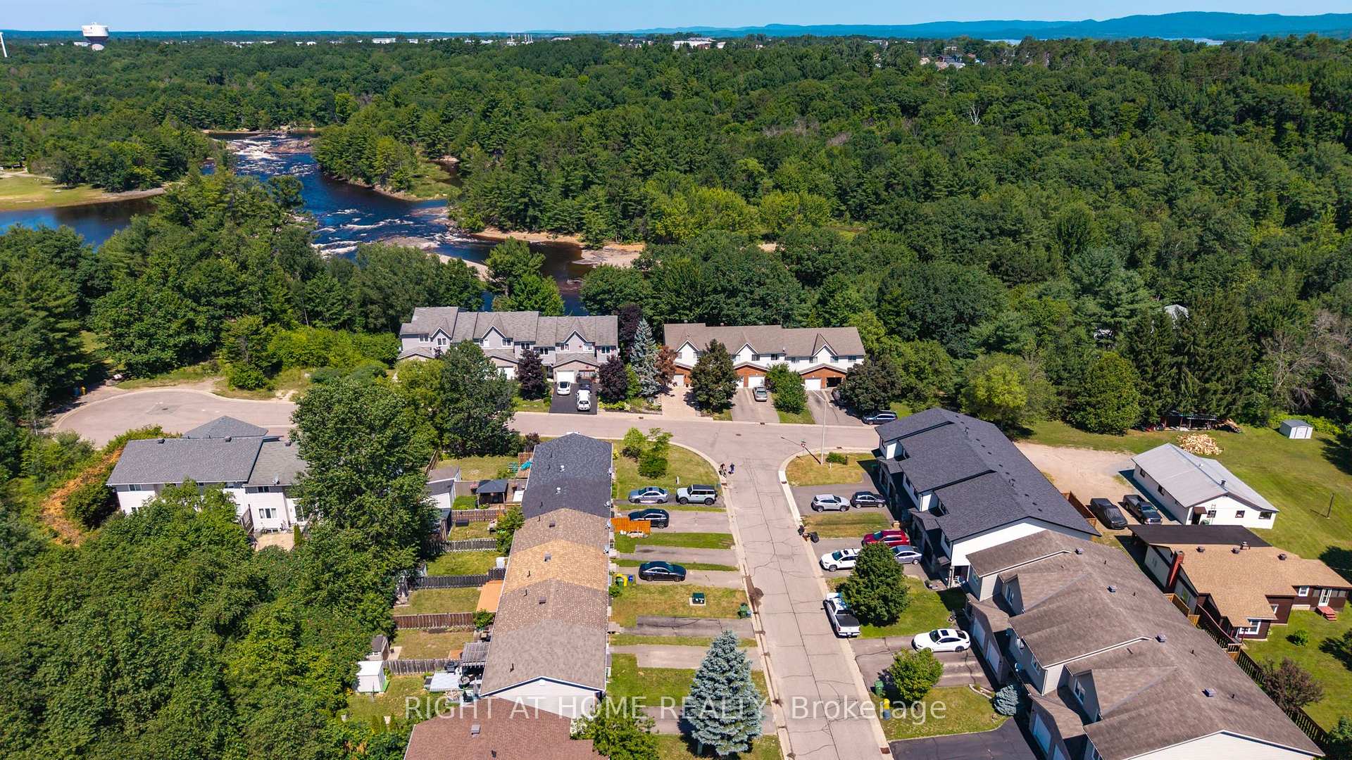 Photo 27 of 36 Northbrook Road, Petawawa, Petawawa — HOMEH