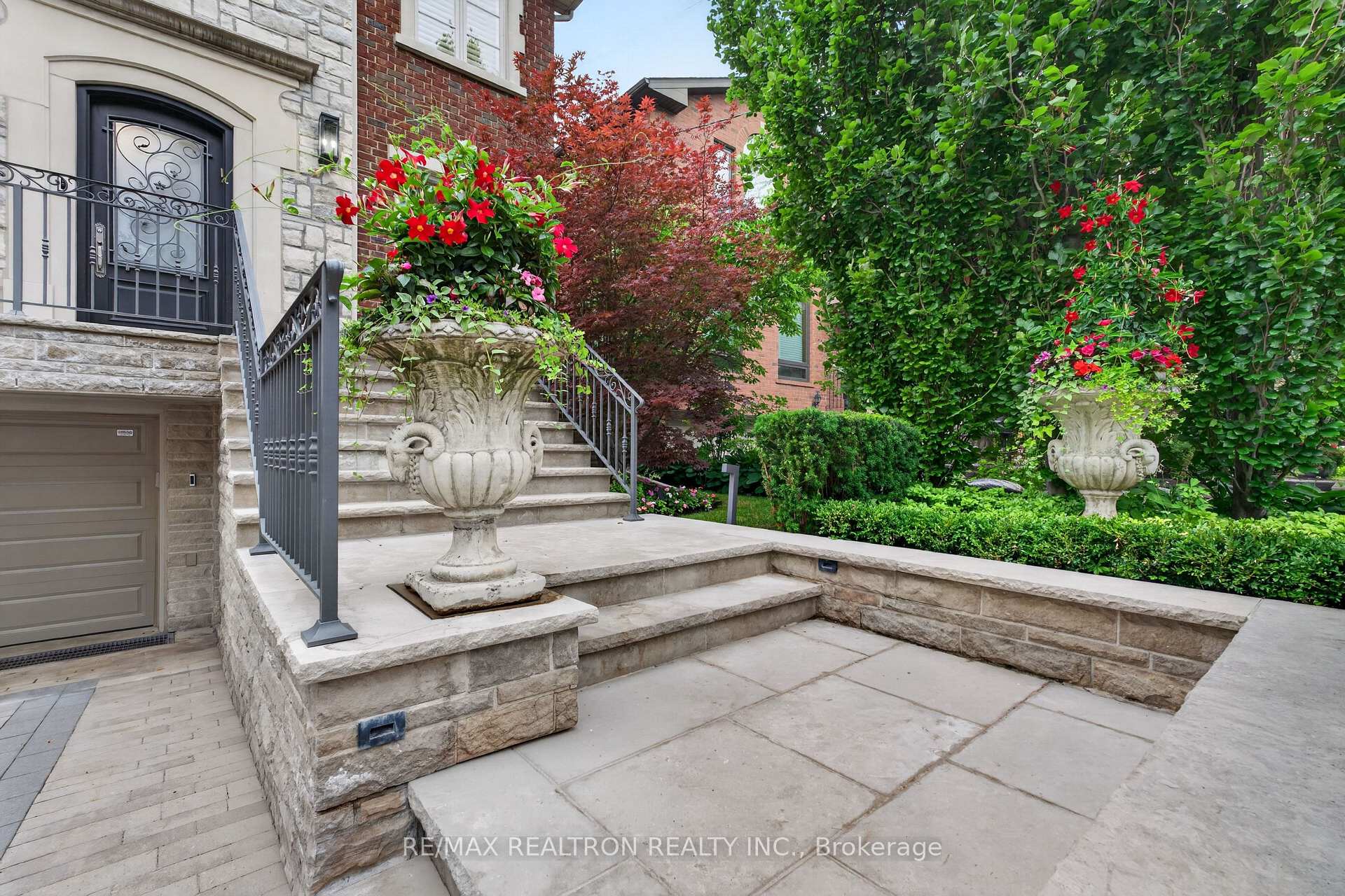 Photo 11 of 462 Fairlawn Avenue, Toronto, Bedford Park-Nortown — HOMEH