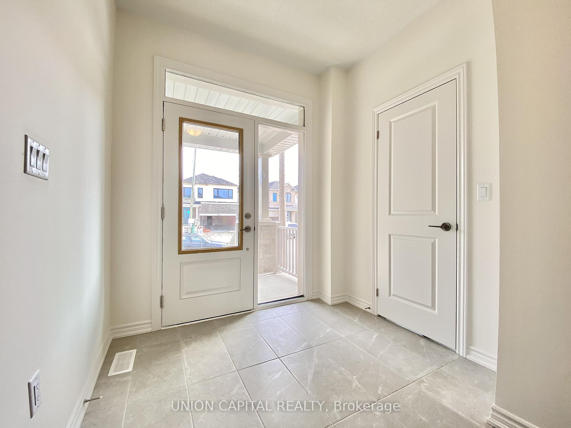 Photo 3 of 113 Shepherd Drive, Barrie, Rural Barrie Southeast — HOMEH