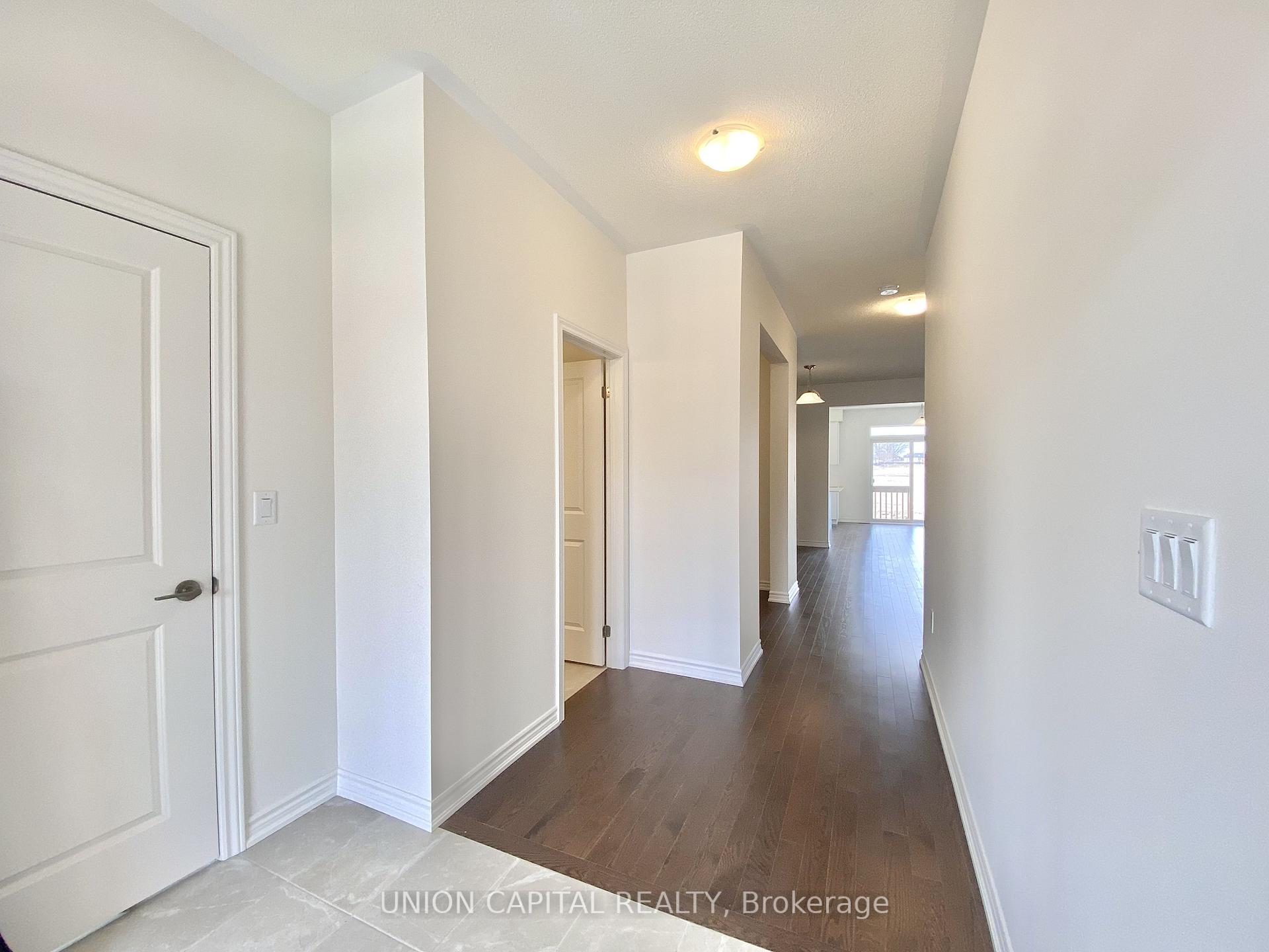 Photo 4 of 113 Shepherd Drive, Barrie, Rural Barrie Southeast — HOMEH