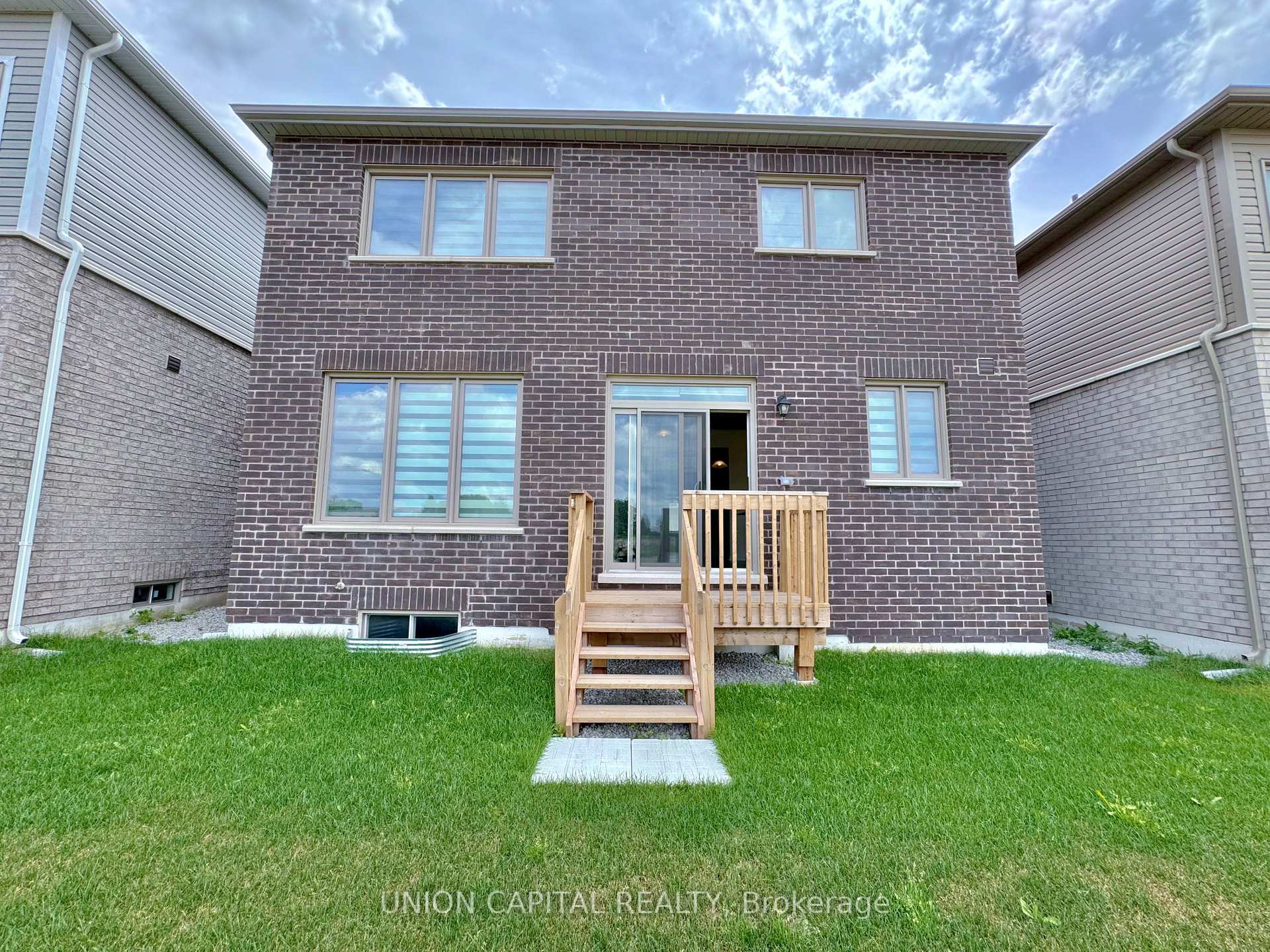 Photo 35 of 113 Shepherd Drive, Barrie, Rural Barrie Southeast — HOMEH