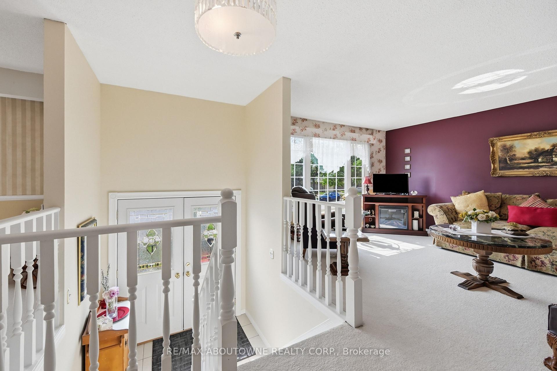 Photo 4 of 2339 Gillingham Drive, Burlington, Brant Hills — HOMEH