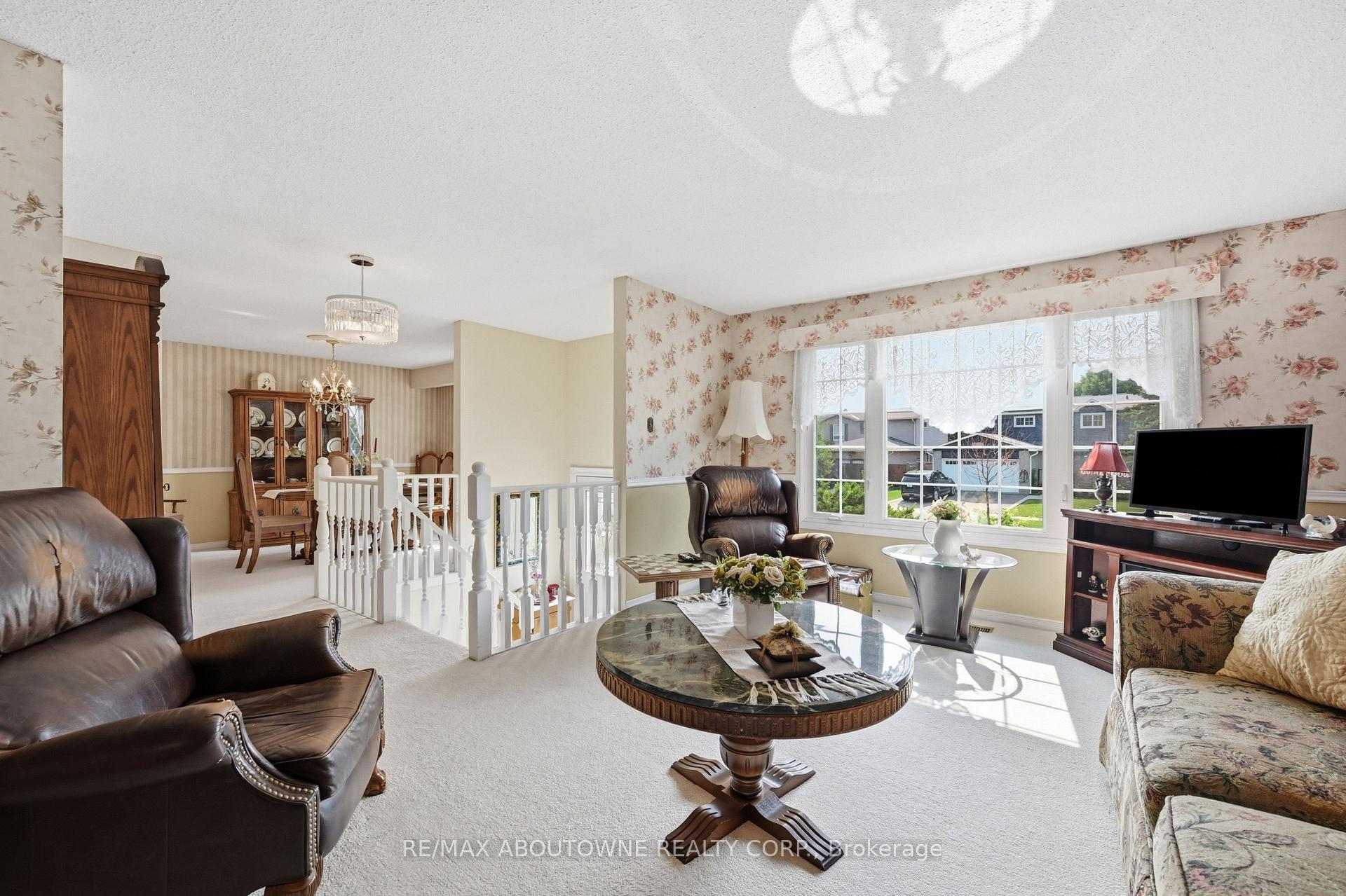 Photo 8 of 2339 Gillingham Drive, Burlington, Brant Hills — HOMEH