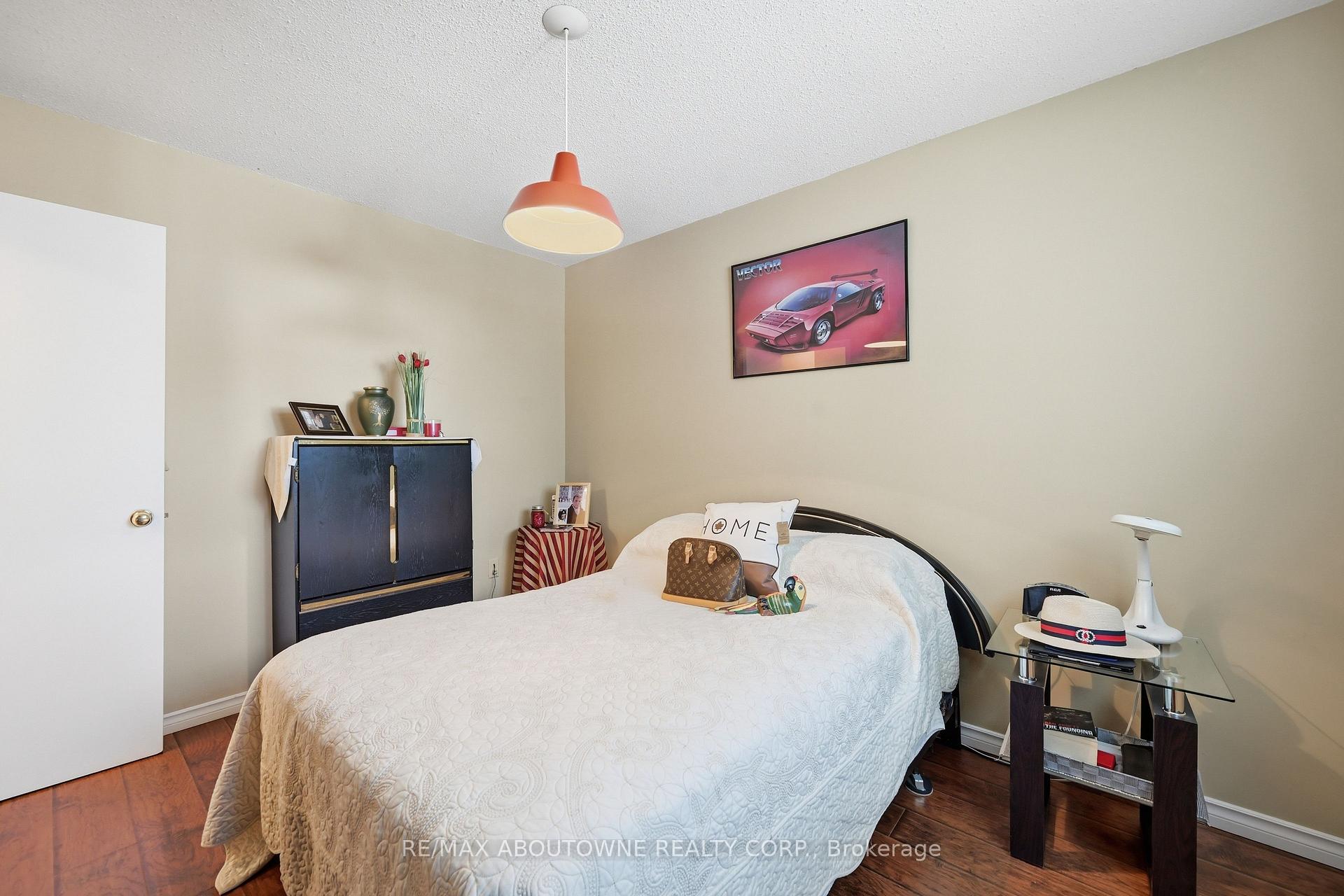Photo 20 of 2339 Gillingham Drive, Burlington, Brant Hills — HOMEH