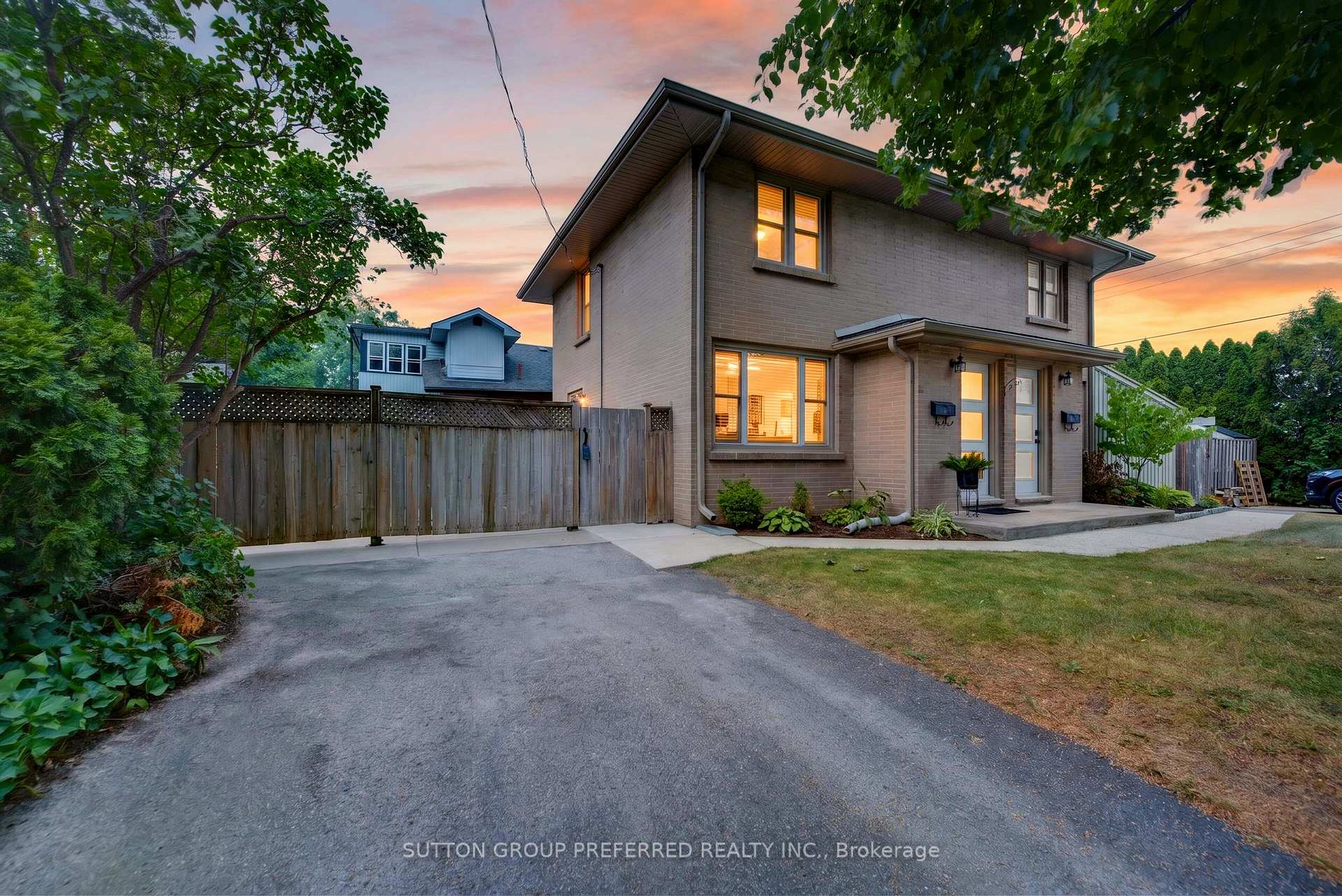 Photo 1 of 1271 Norman Avenue, London, South B — HOMEH