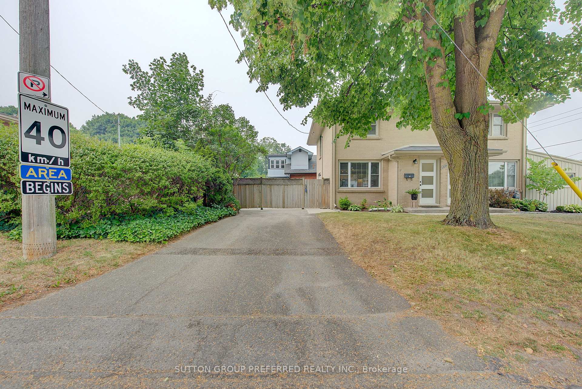 Photo 4 of 1271 Norman Avenue, London, South B — HOMEH