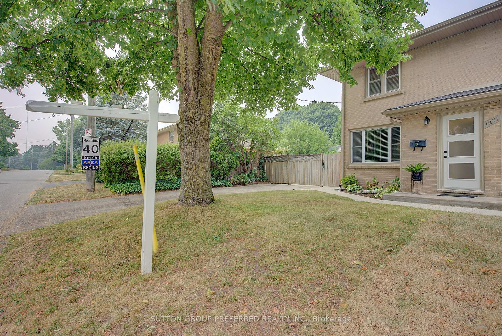 Photo 6 of 1271 Norman Avenue, London, South B — HOMEH